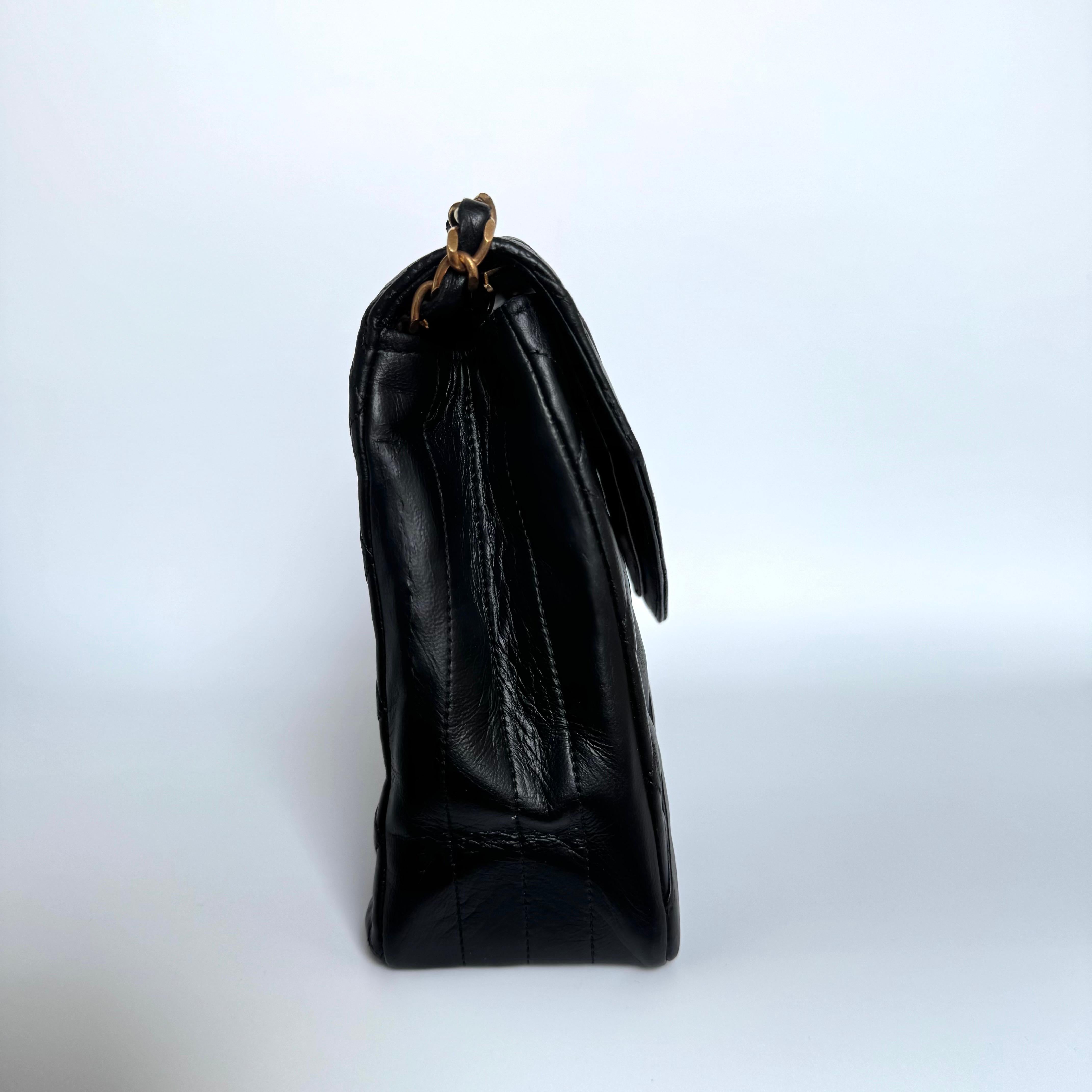 Noir Chanel Vintage Medium Black Quilted Lambskin Paris Limited Single Flap Gold Hard en vente