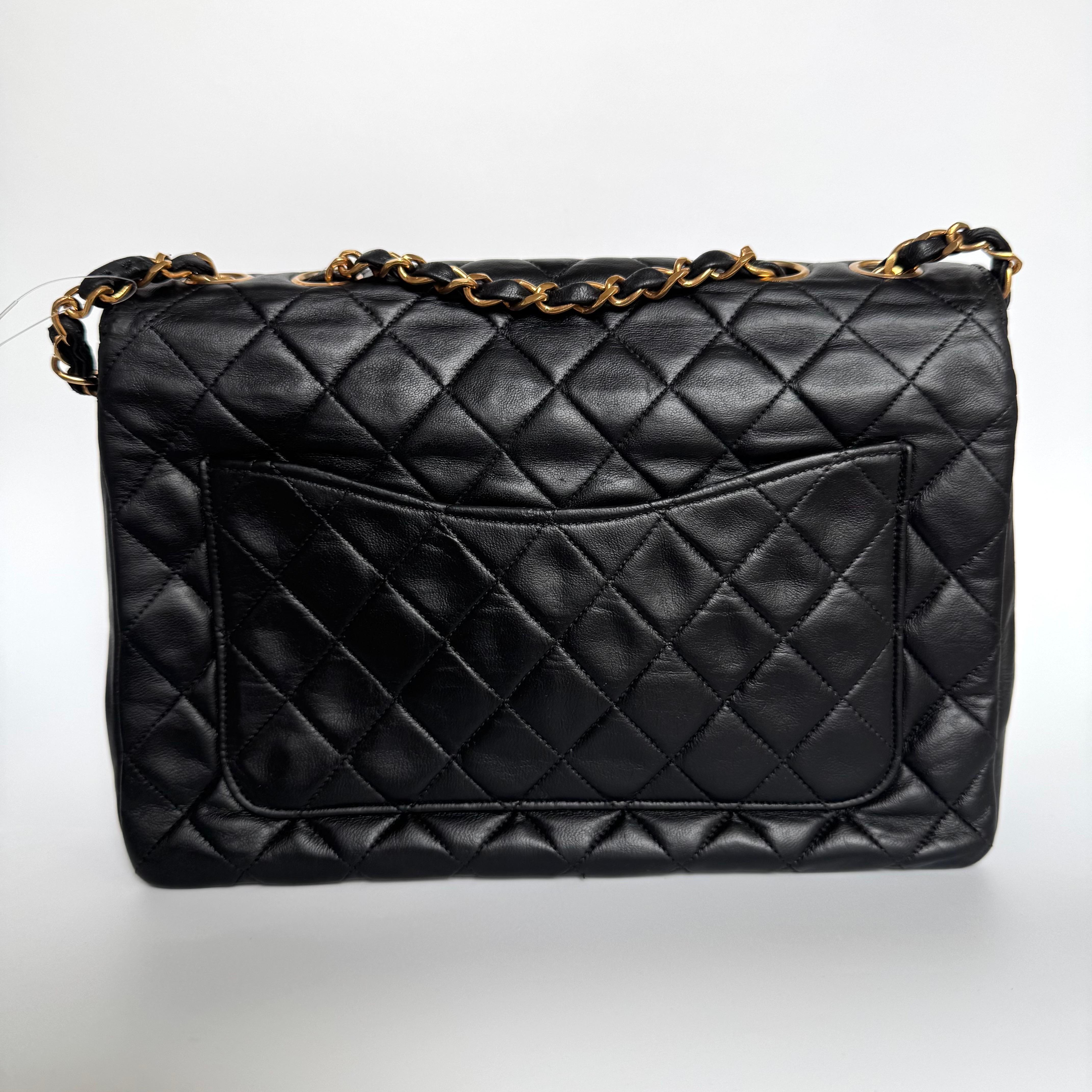 Chanel Vintage Medium Black Quilted Lambskin Paris Limited Single Flap Gold Hard Pour femmes en vente