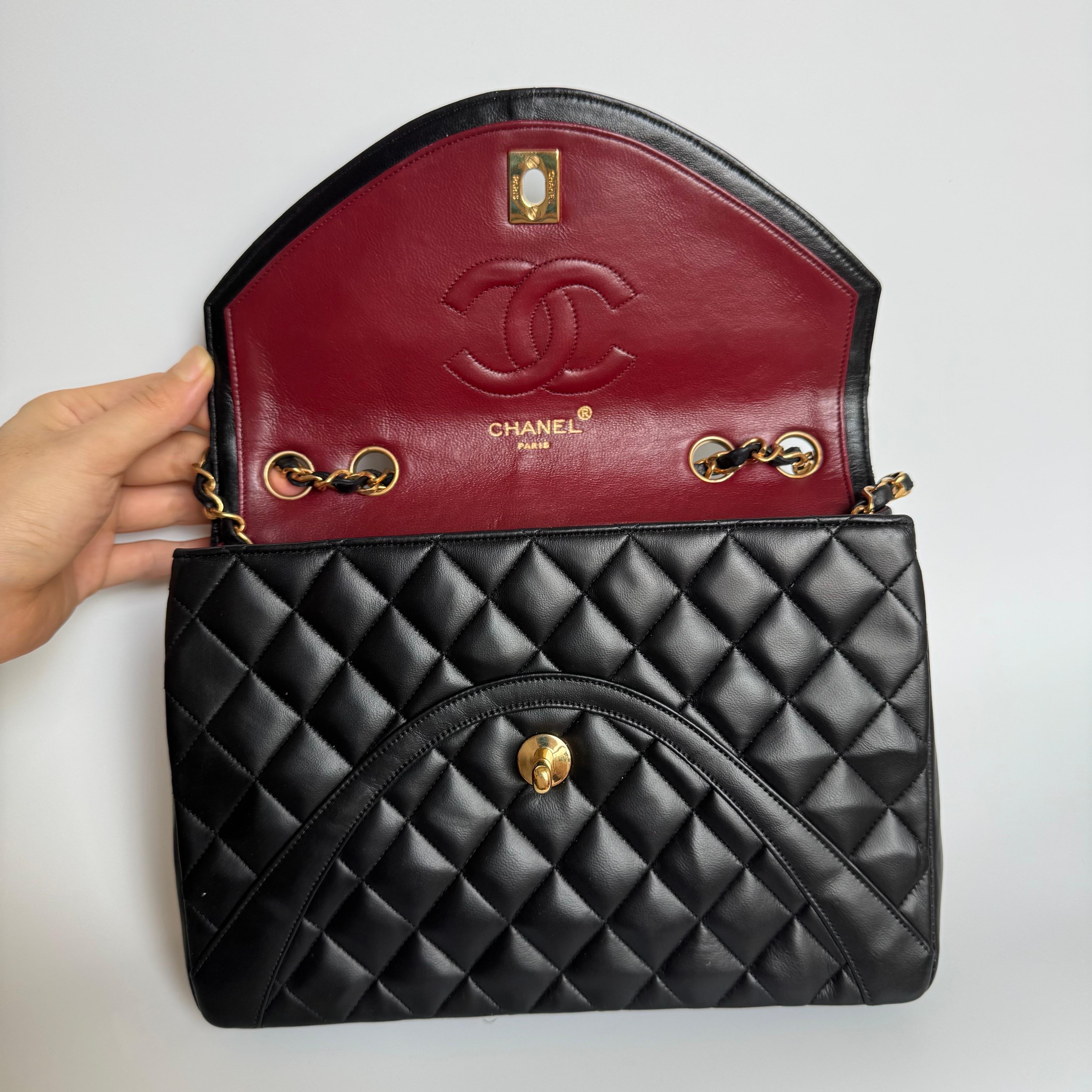 Chanel Vintage Medium Black Quilted Lambskin Paris Limited Single Flap Gold Hard en vente 4