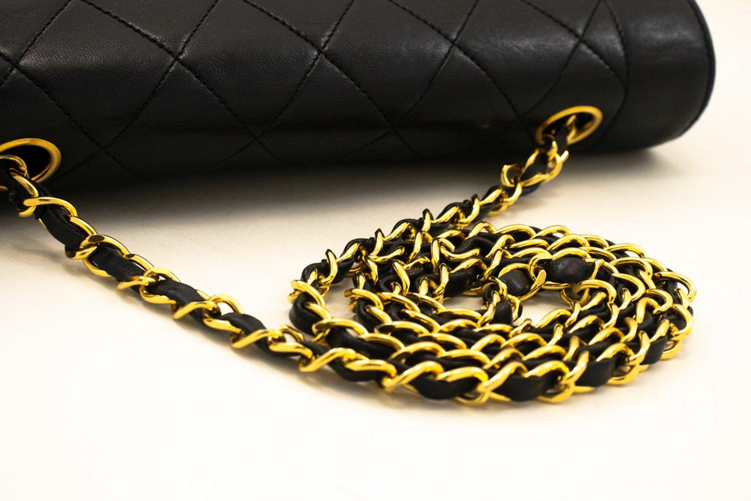CHANEL Vintage Medium Chain Shoulder Bag Lambskin Black Quilted en vente 9