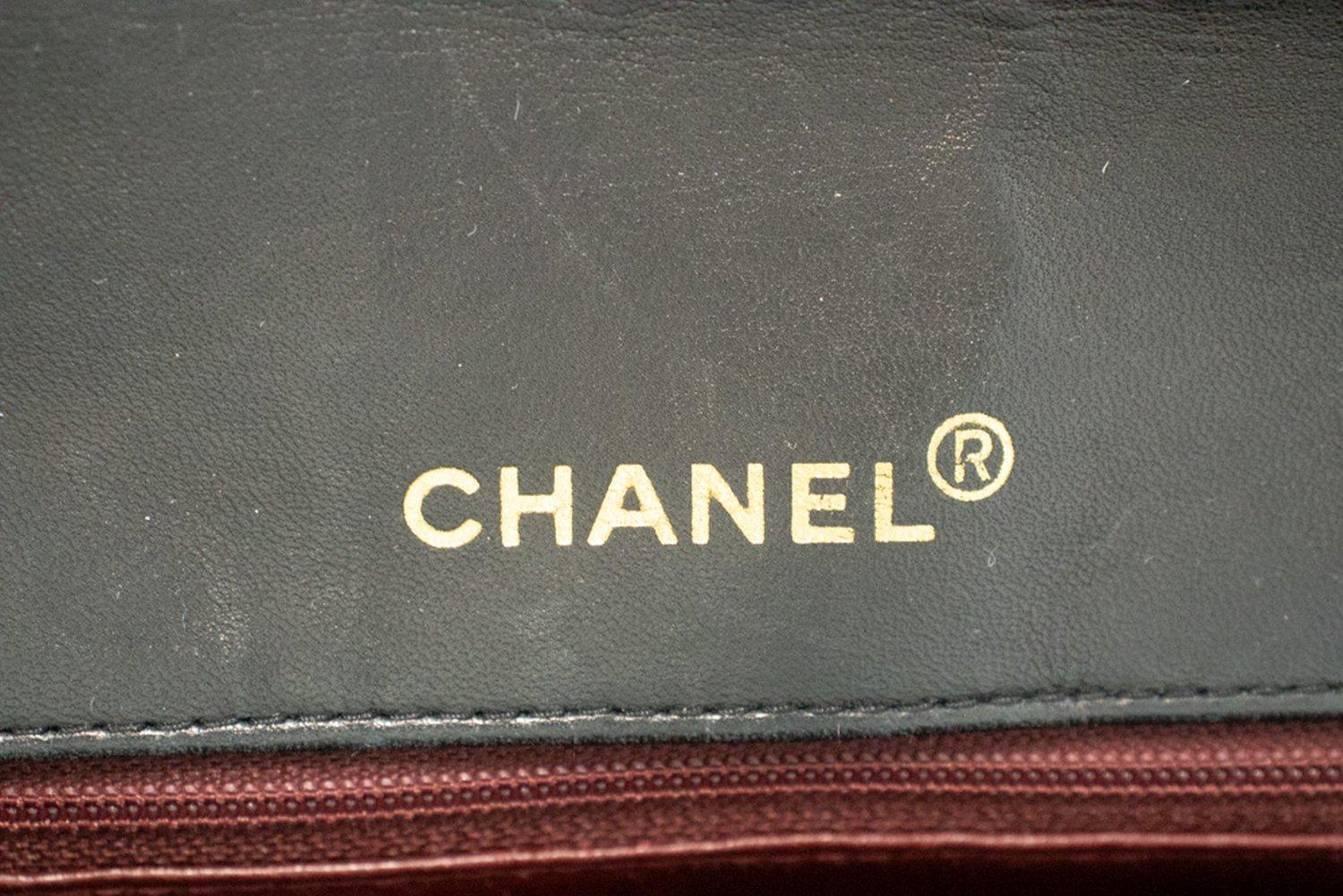 CHANEL Vintage Medium Chain Shoulder Bag Lambskin Black Quilted en vente 11