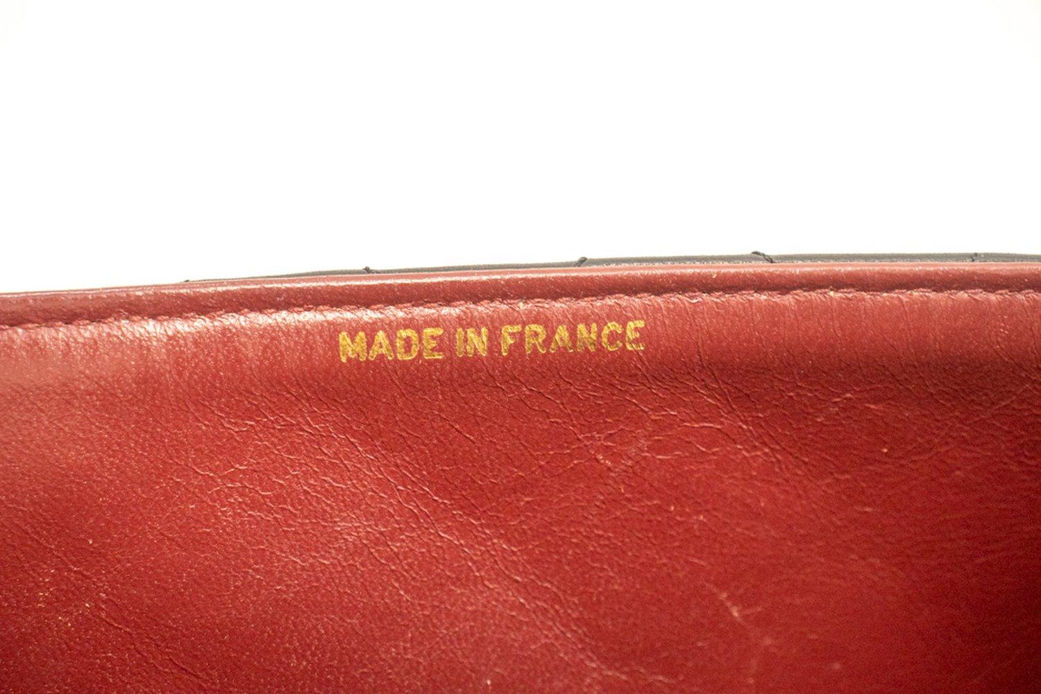 CHANEL Vintage Medium Chain Shoulder Bag Lambskin Black Quilted en vente 13