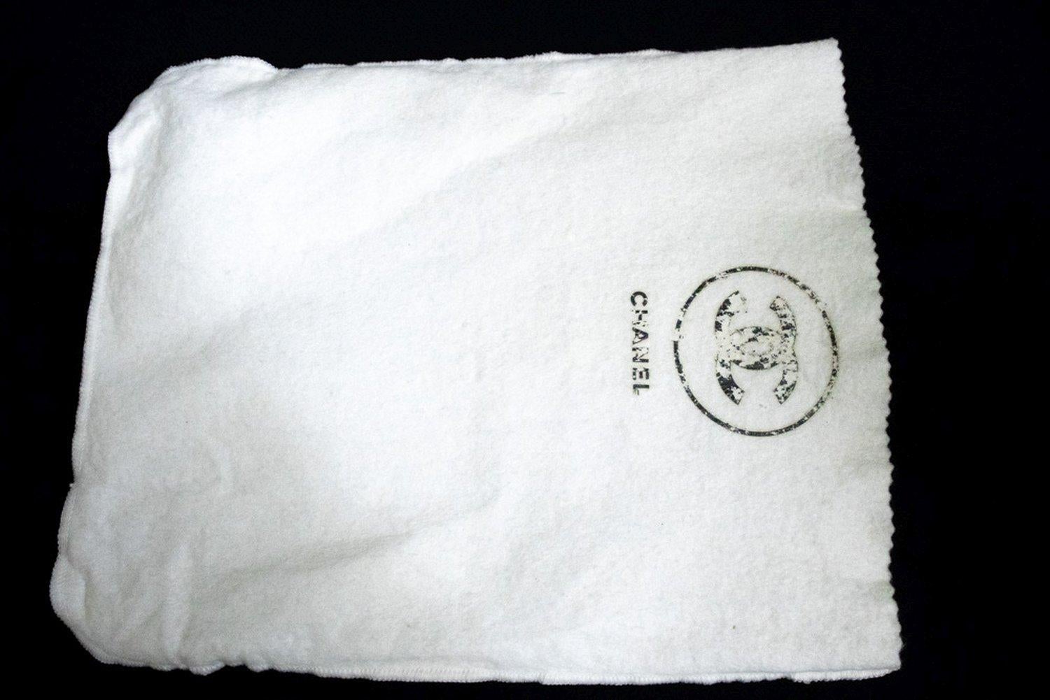 CHANEL Vintage Medium Chain Shoulder Bag Lambskin Black Quilted en vente 14