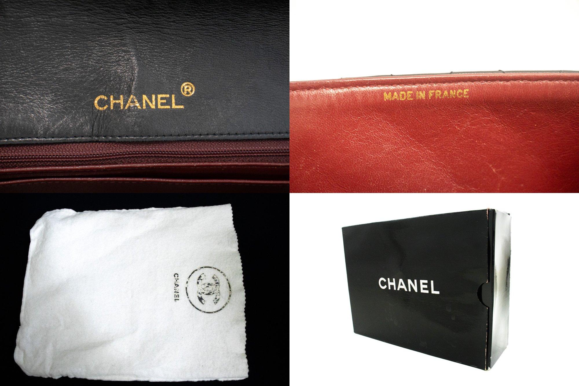 CHANEL Vintage Medium Chain Shoulder Bag Lambskin Black Quilted en vente 4