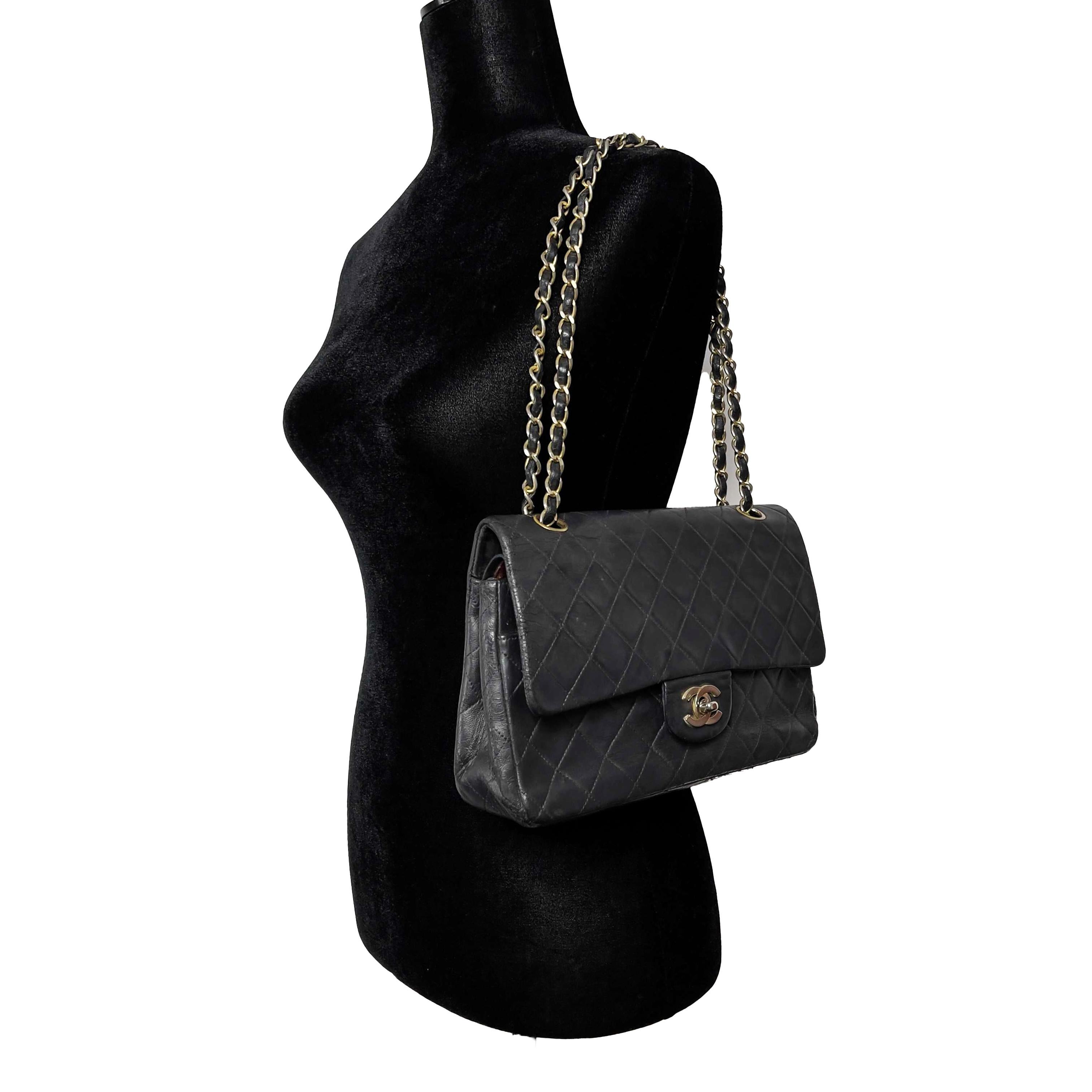 CHANEL- Vintage Medium Classic Double Flap Black Shoulder Bag / Crossbody For Sale 5