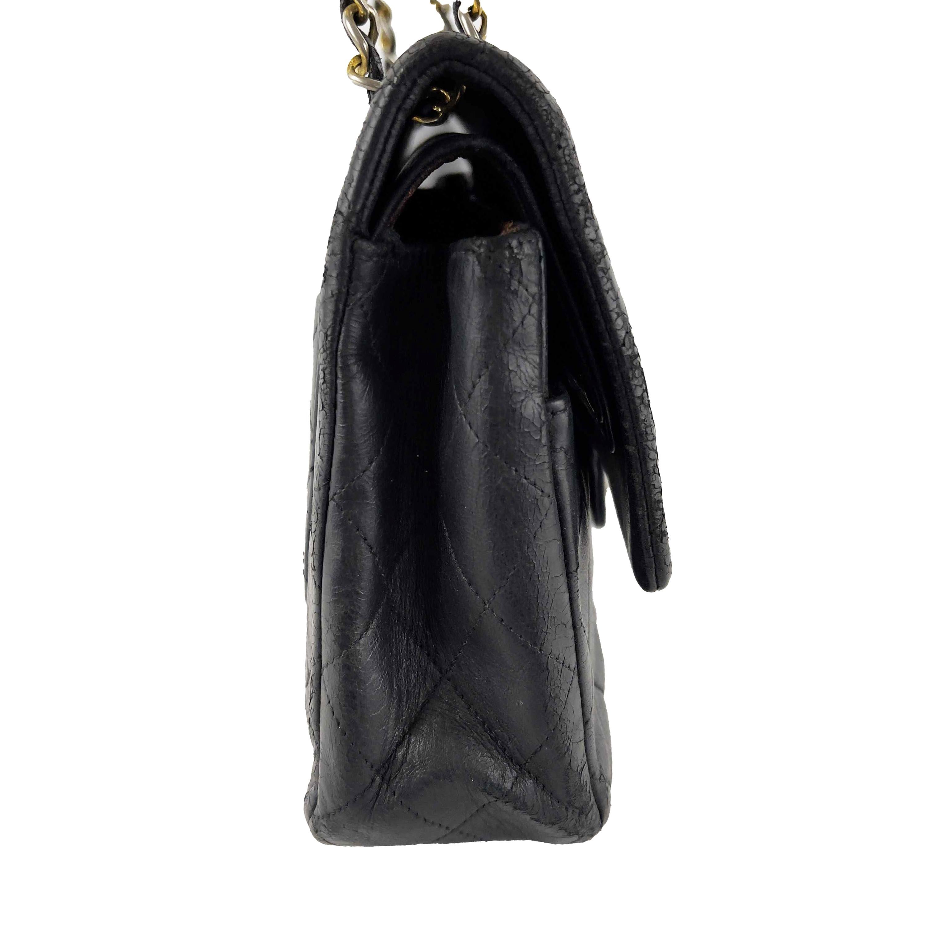 CHANEL- Vintage Medium Classic Double Flap Black Shoulder Bag / Crossbody For Sale 3