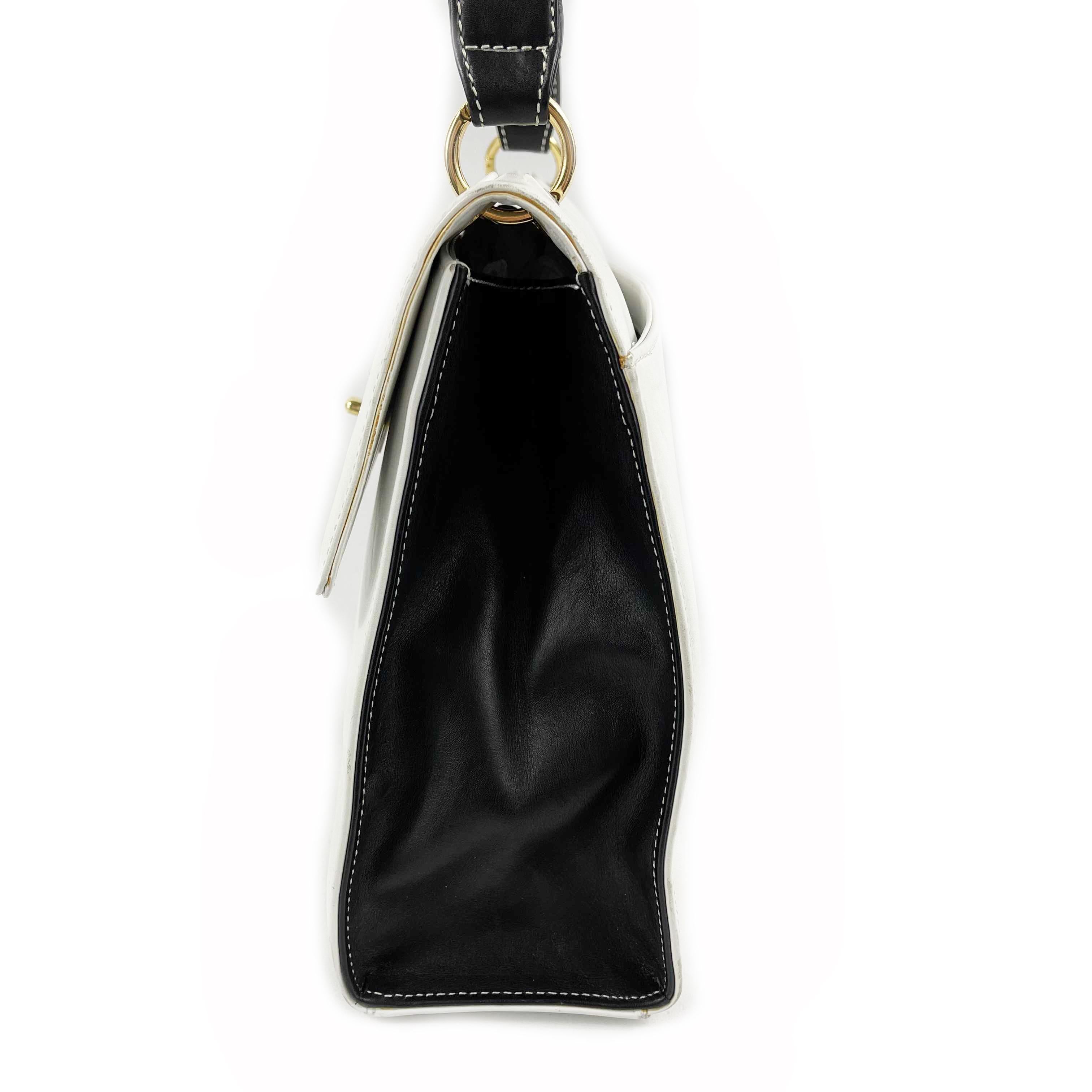 CHANEL Vintage Medium Classic Flap CC Lock White / Black Messenger Bag 3