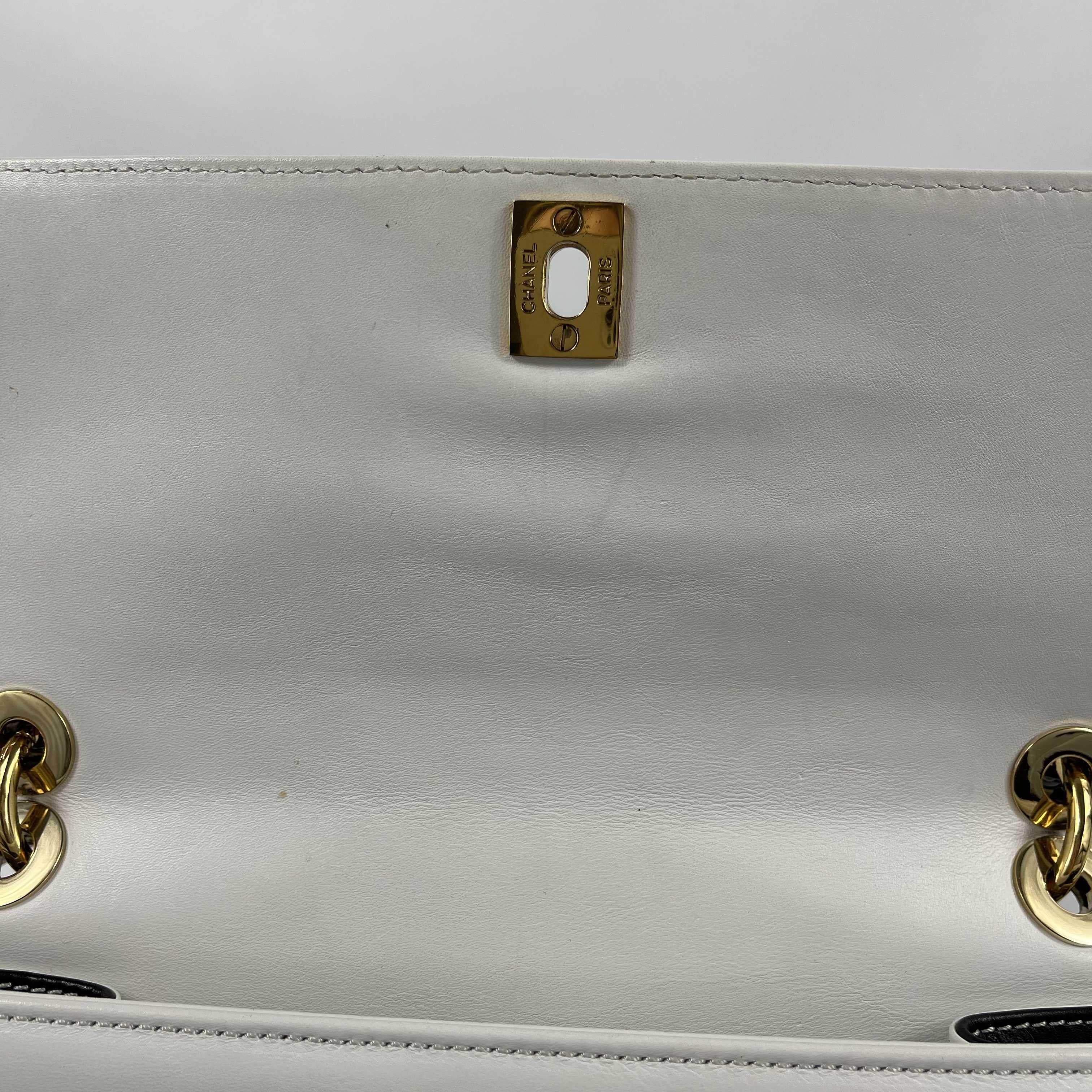 CHANEL Vintage Medium Classic Flap CC Lock White / Black Messenger Bag 5