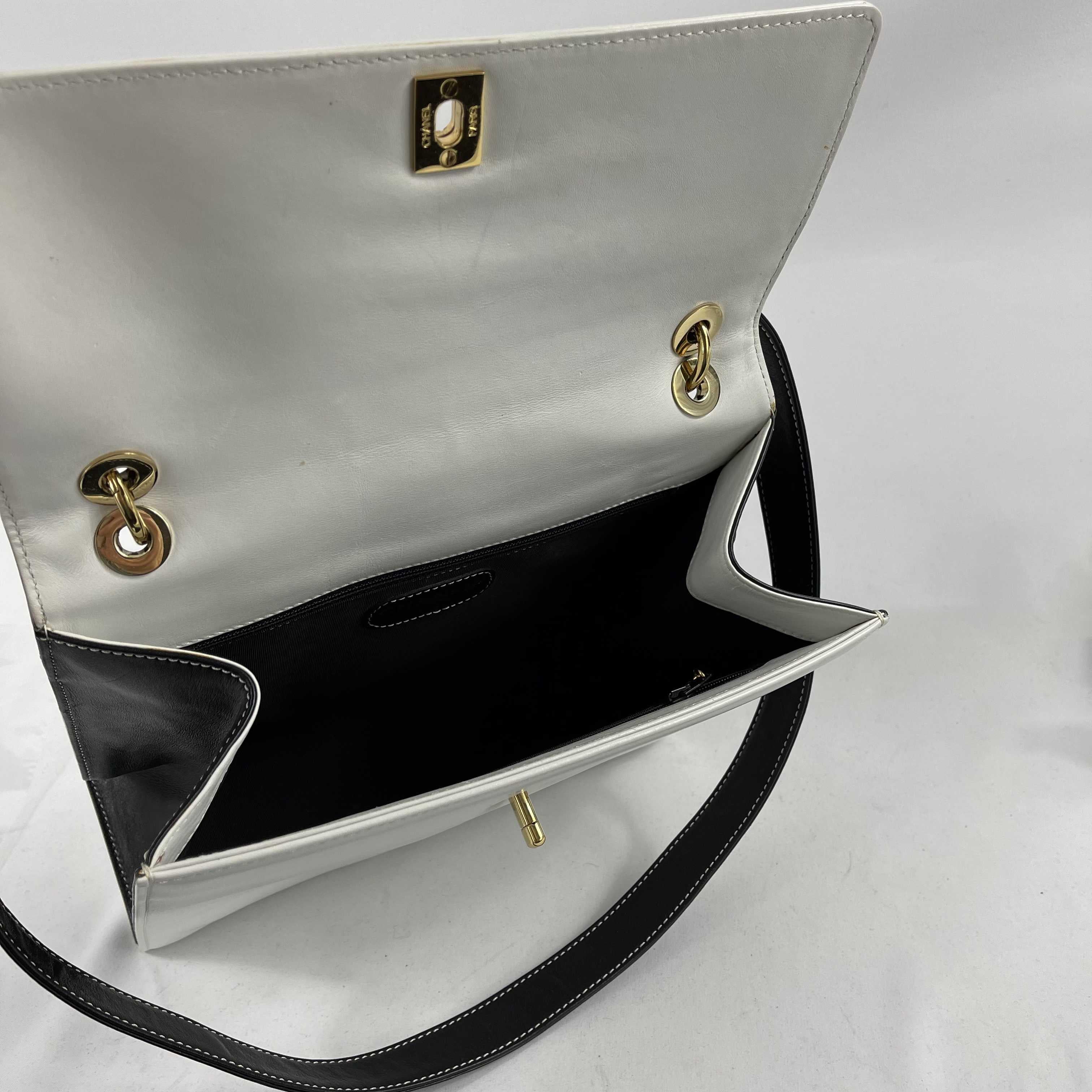 CHANEL Vintage Medium Classic Flap CC Lock White / Black Messenger Bag 6
