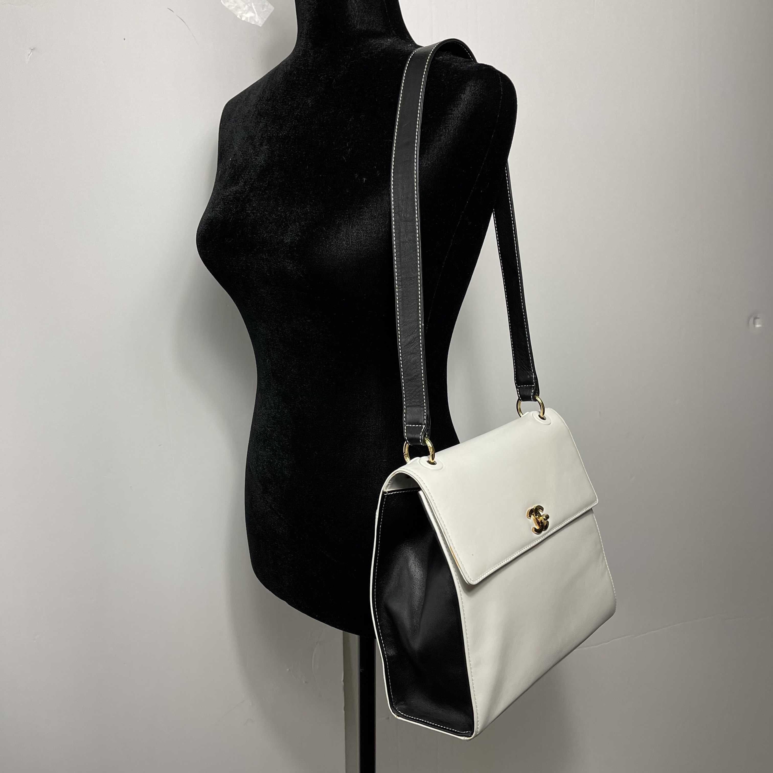 CHANEL Vintage Medium Classic Flap CC Lock White / Black Messenger Bag 7