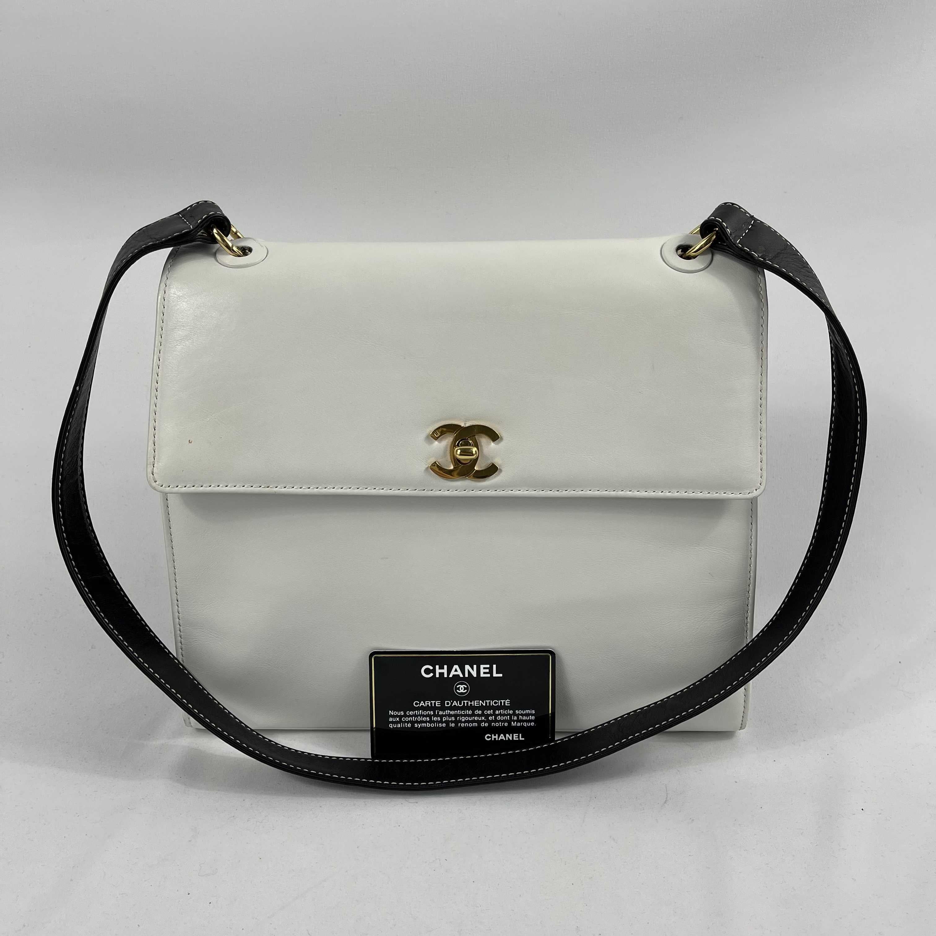 CHANEL Vintage Medium Classic Flap CC Lock White / Black Messenger Bag 9