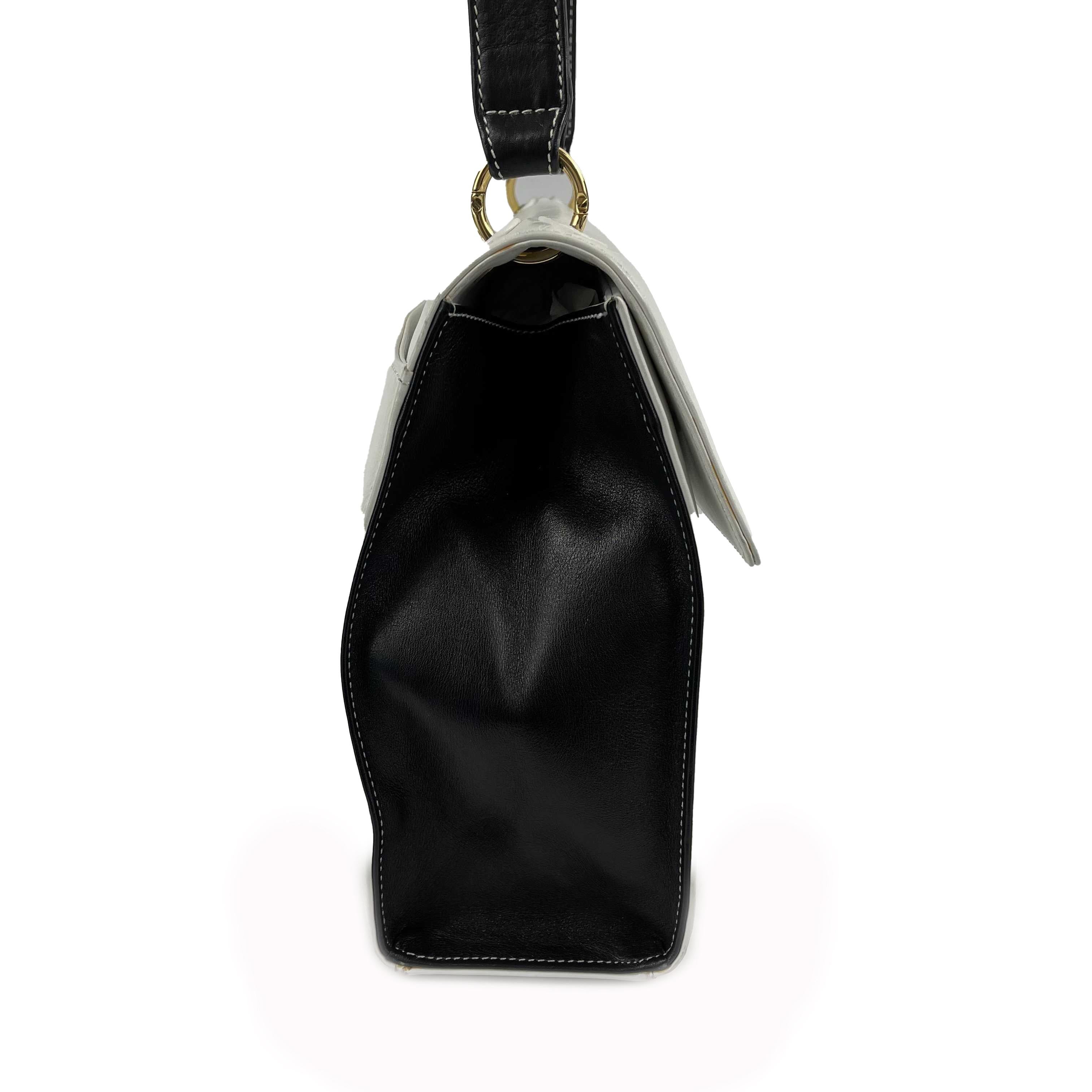 CHANEL Vintage Medium Classic Flap CC Lock White / Black Messenger Bag In Good Condition In Sanford, FL