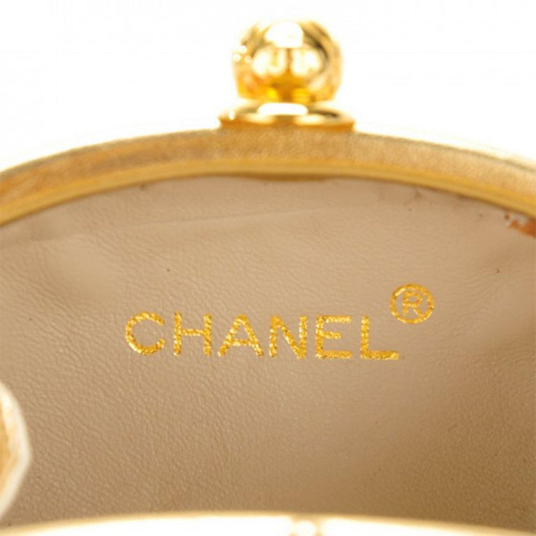 Chanel Vintage Metallic Gold Egg Minauderè Diamond Quilted Red Carpet Clutch For Sale 3