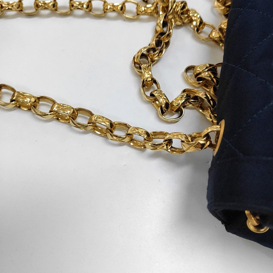 Chanel Vintage Mini Flap Tasche Marine Seide Satin Bijou Kette im Angebot 9