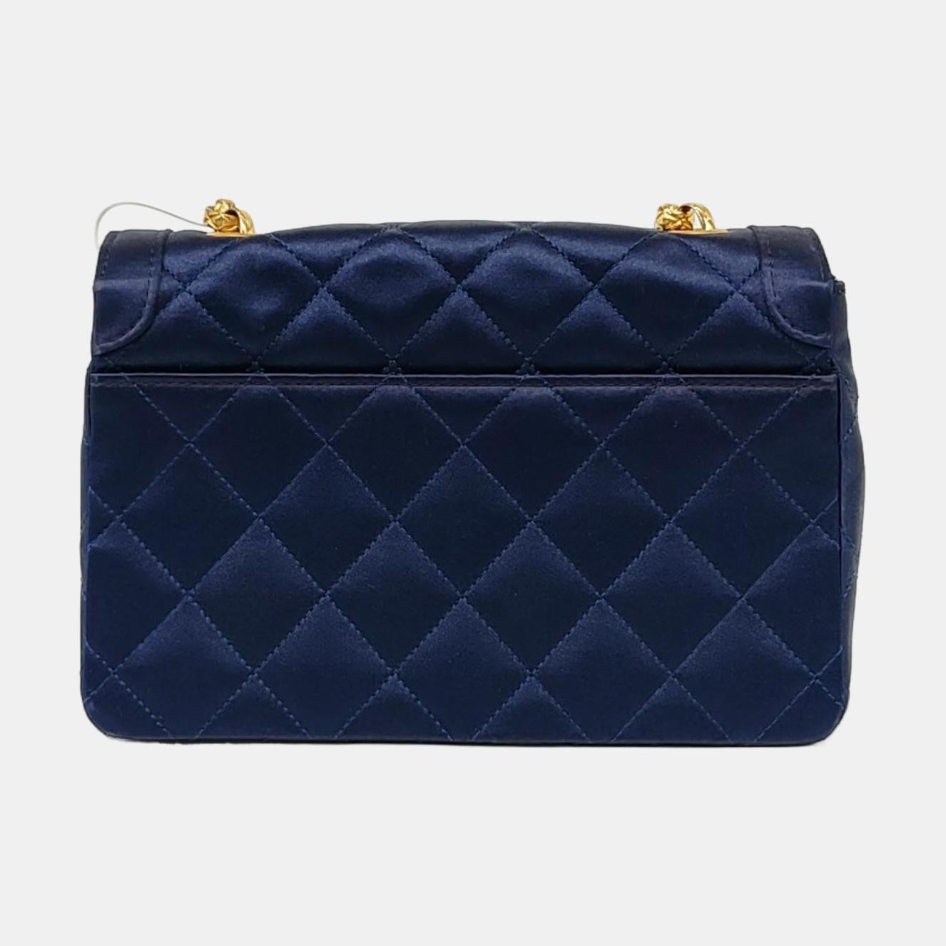 Chanel Vintage Mini Flap Tasche Marine Seide Satin Bijou Kette Damen im Angebot