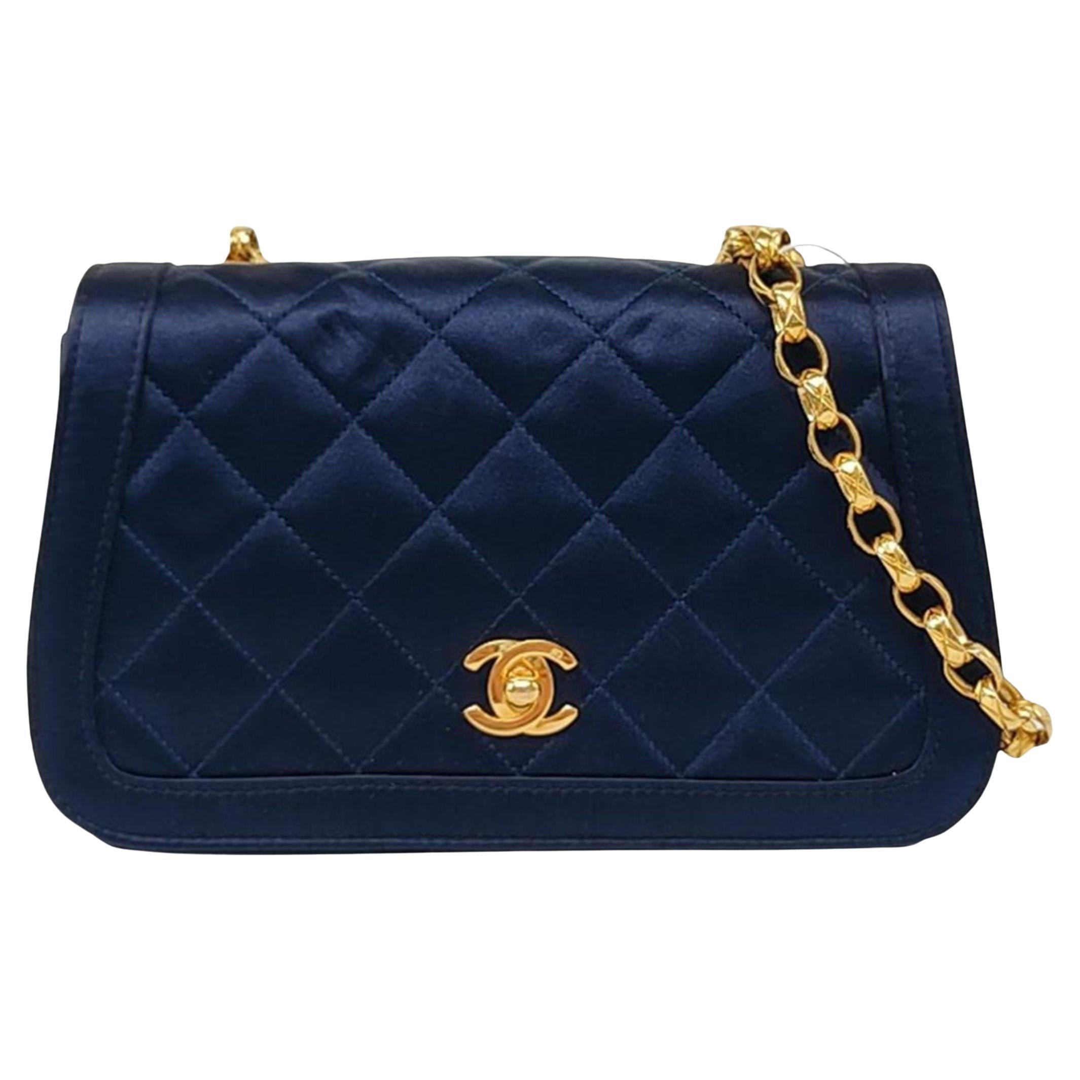 Chanel Vintage Mini Flap Tasche Marine Seide Satin Bijou Kette