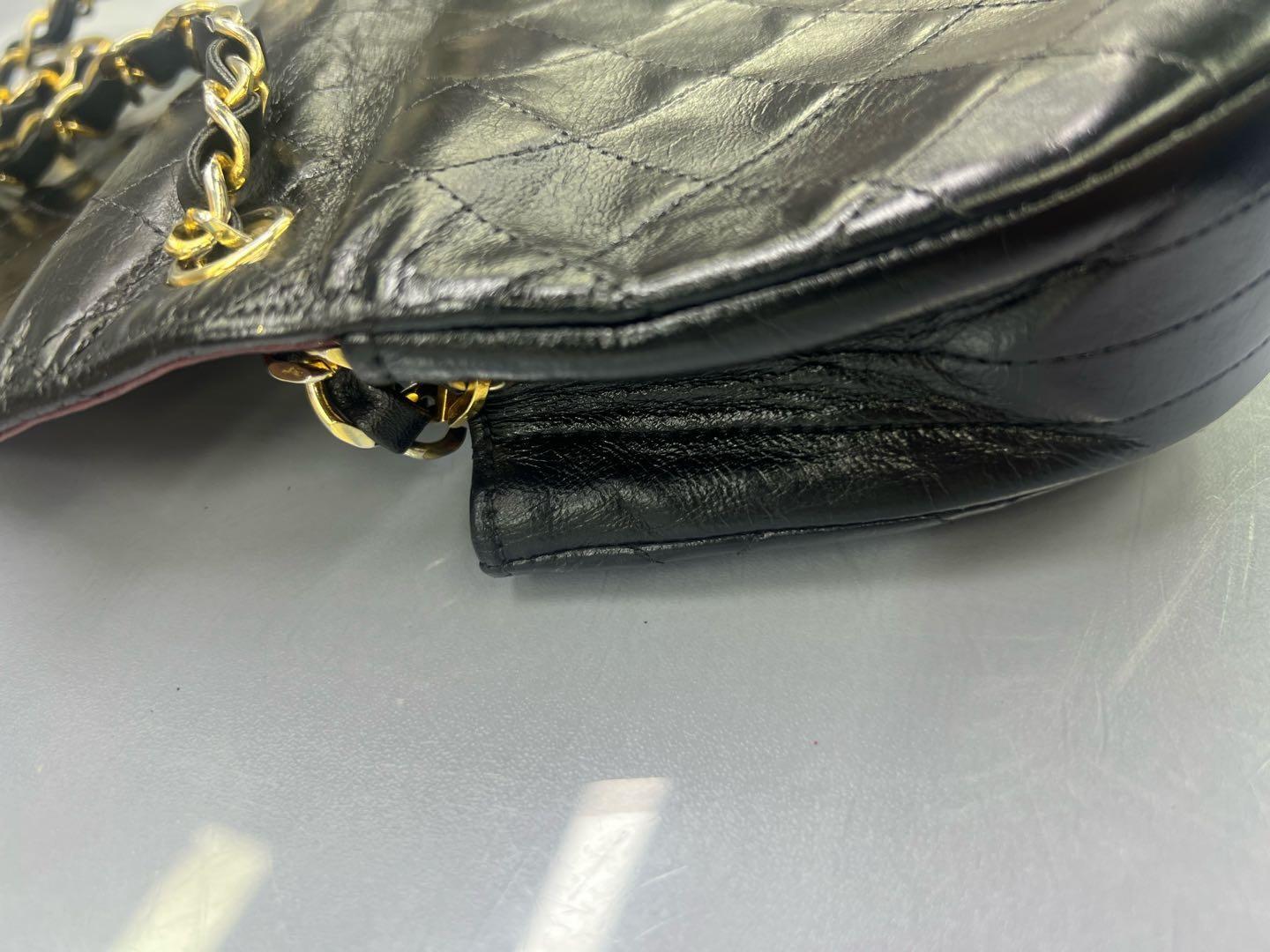 Chanel Vintage Mini Half Moon Flap Bag Schwarzes Lammfell Leder Gold Hardware 1986 im Angebot 12