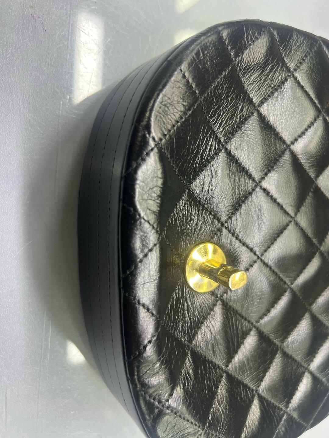 Chanel Vintage Mini Half Moon Flap Bag Schwarzes Lammfell Leder Gold Hardware 1986 im Angebot 14