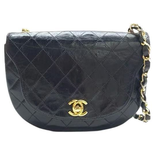 Chanel Vintage Mini Half Moon Flap Bag Schwarzes Lammfell Leder Gold Hardware 1986