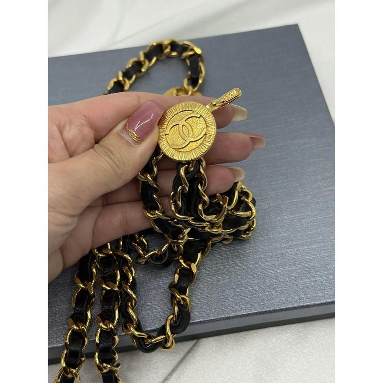Authentic CHANEL black chain 1984 vintage runway leather link belt 84cm Chanel Vintage CC Black Leather and Chain-link Belt  main image 2