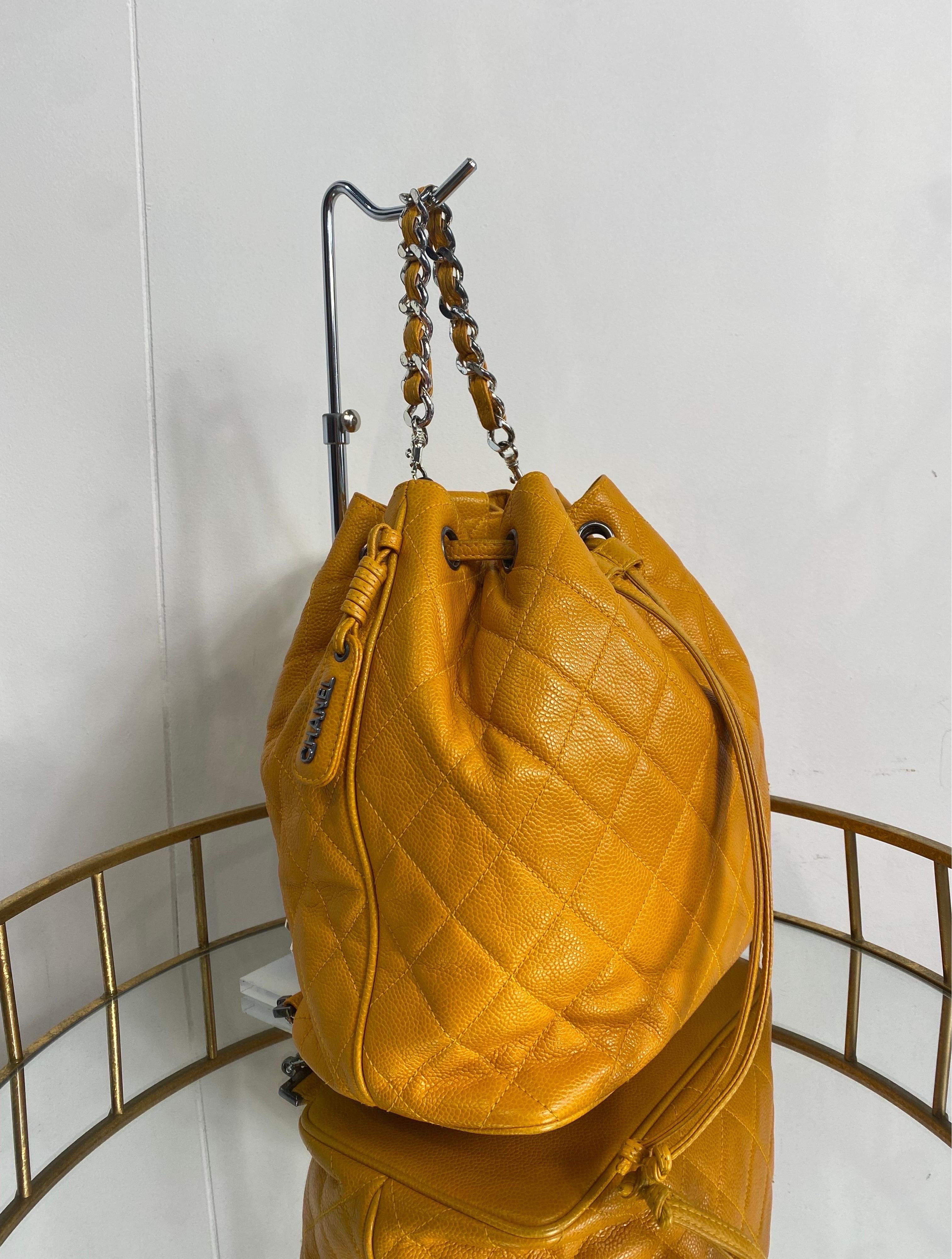 Chanel vintage mustard Caviar Leather Backpack  In Good Condition In Carnate, IT