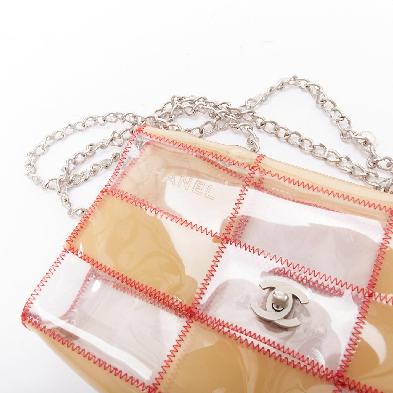 CHANEL Vintage Naked Patchwork Flap PVC rot Steppnaht CC Turnlock Flap Tasche im Angebot 6