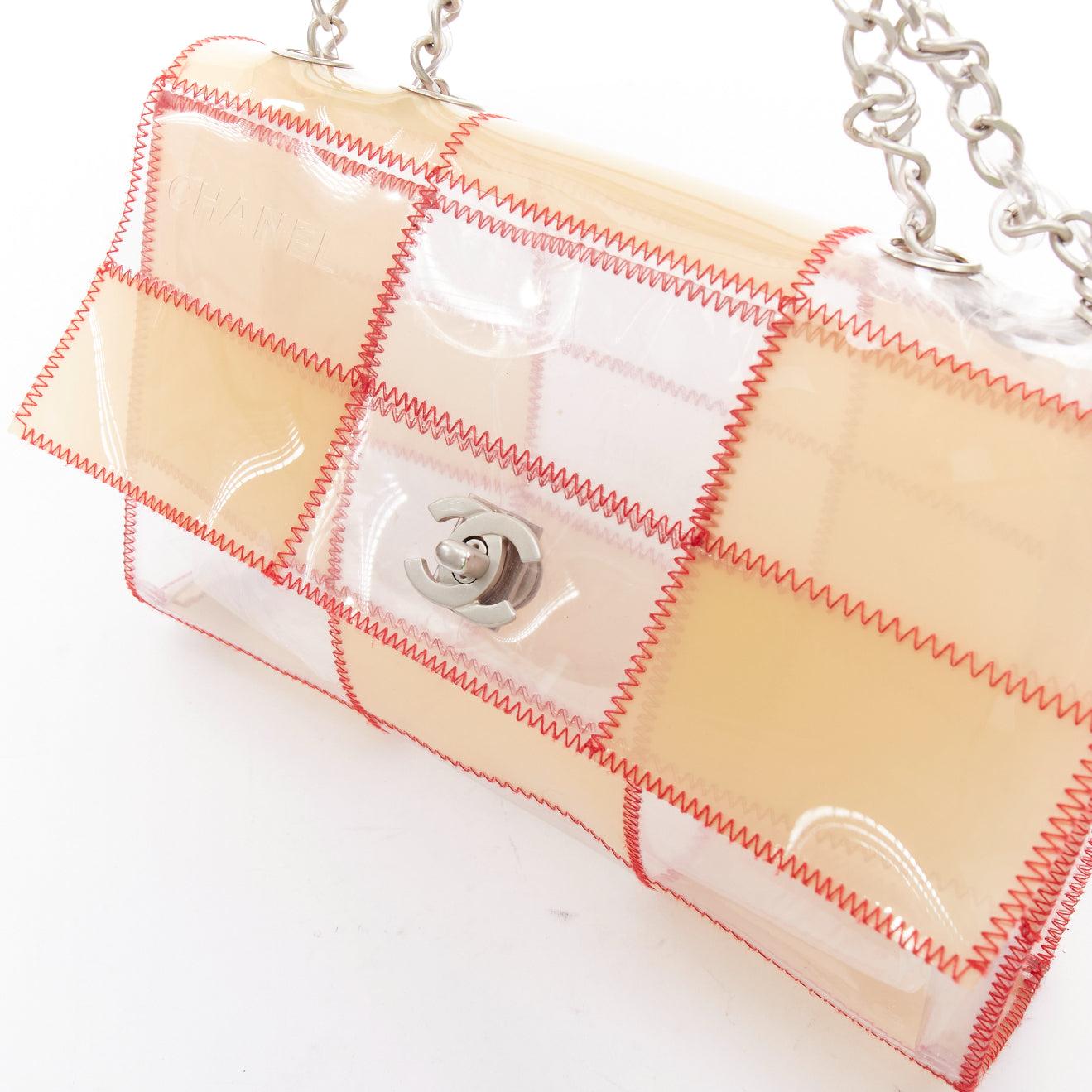 CHANEL Vintage Naked Patchwork Flap PVC rot Steppnaht CC Turnlock Flap Tasche im Angebot 2