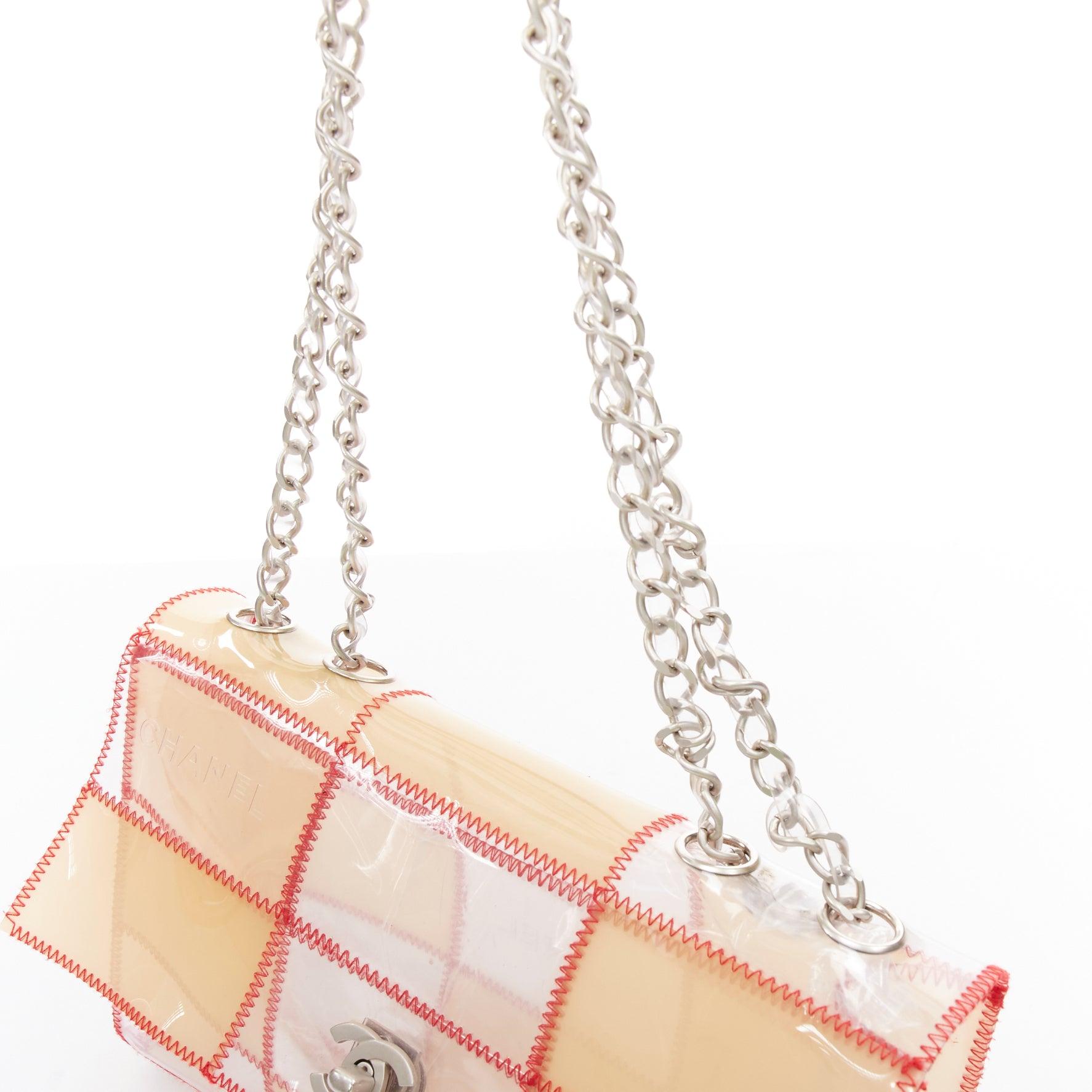 CHANEL Vintage Naked Patchwork Flap PVC rot Steppnaht CC Turnlock Flap Tasche im Angebot 3
