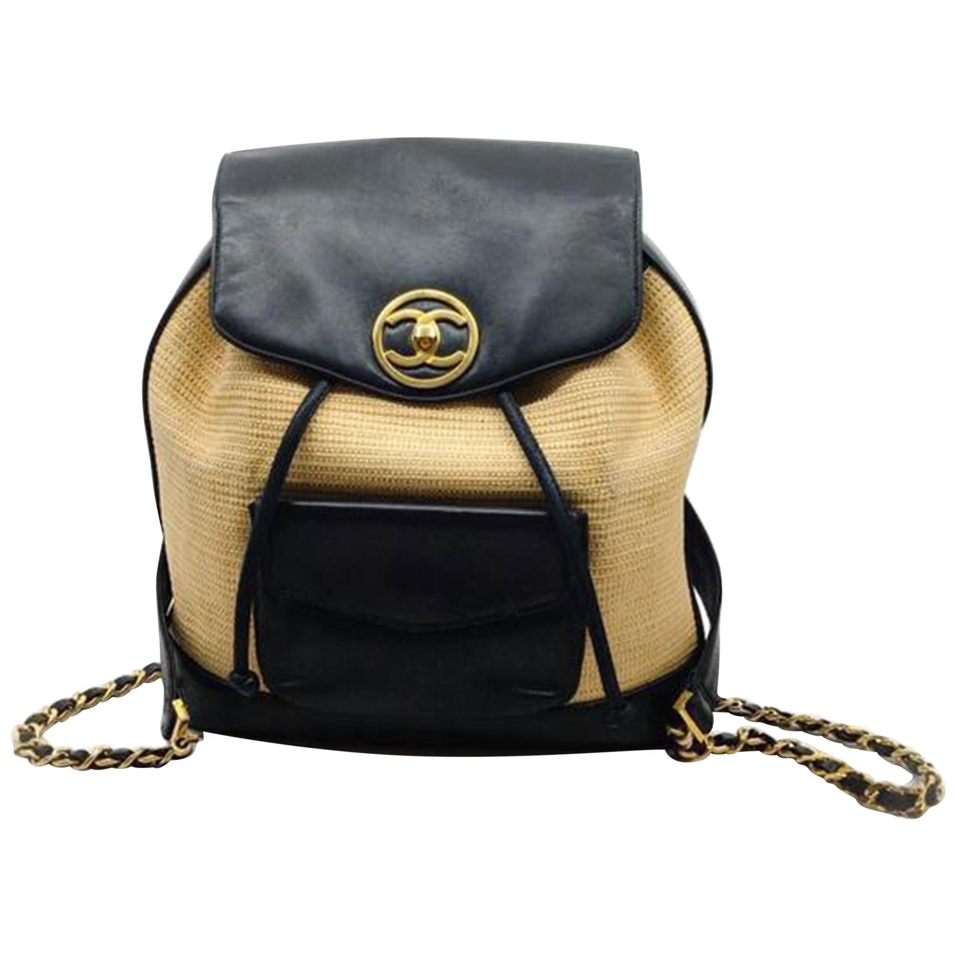 Chanel Rare sac à dos vintage en cuir noir et raphia naturel en rotin, années 90 Bon état - En vente à Miami, FL