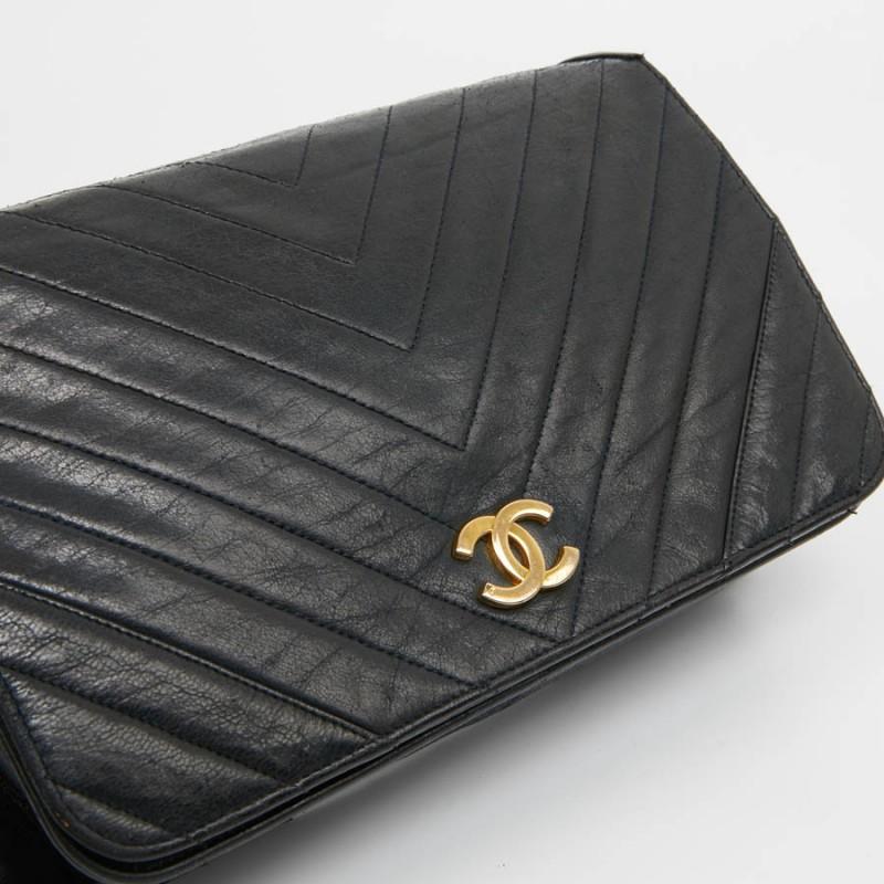 Women's Chanel Vintage Navy Blue Leather Flap Bag