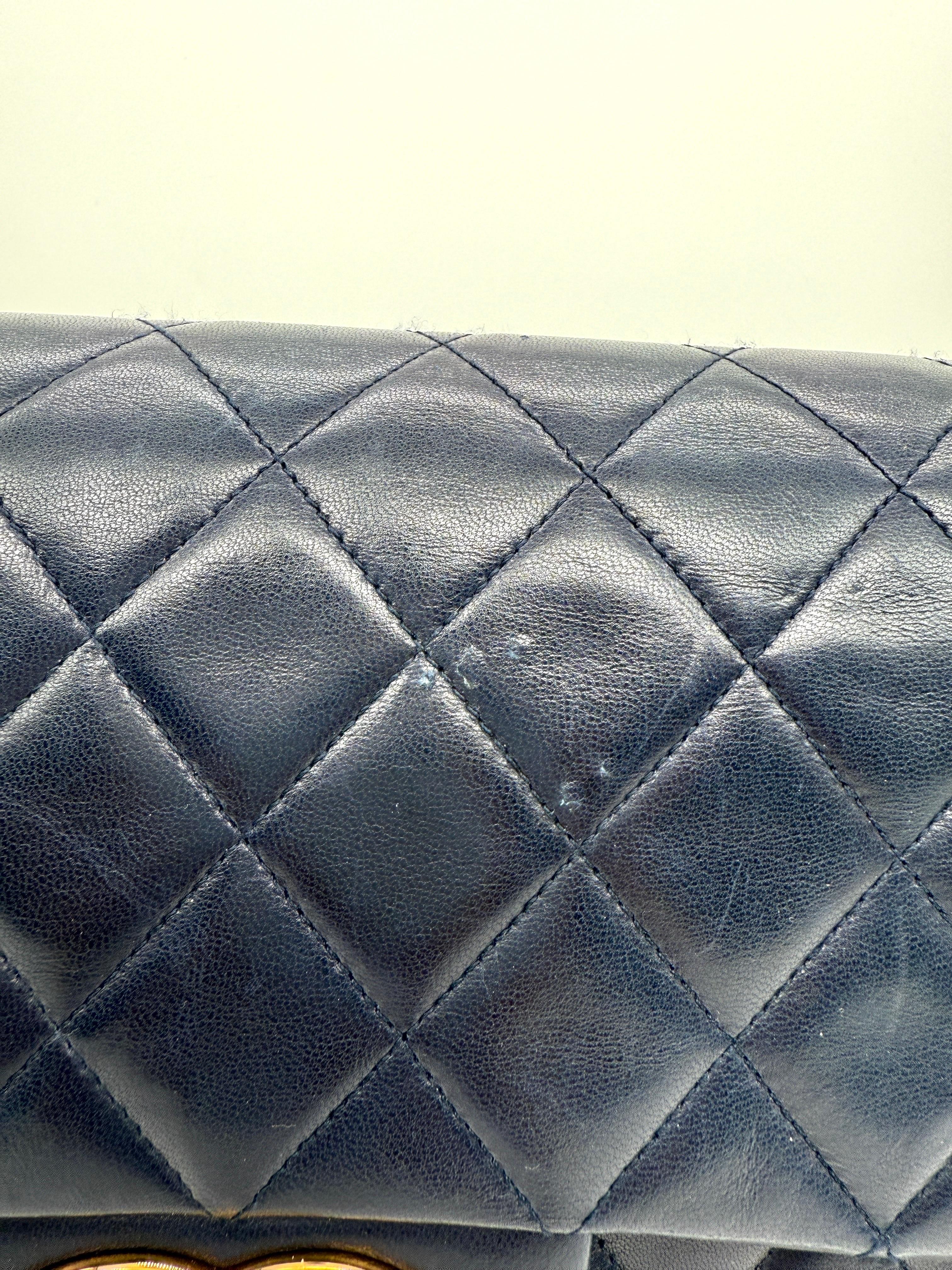 Chanel Vintage Navy Lammfell Maxi Flap Tasche im Angebot 8