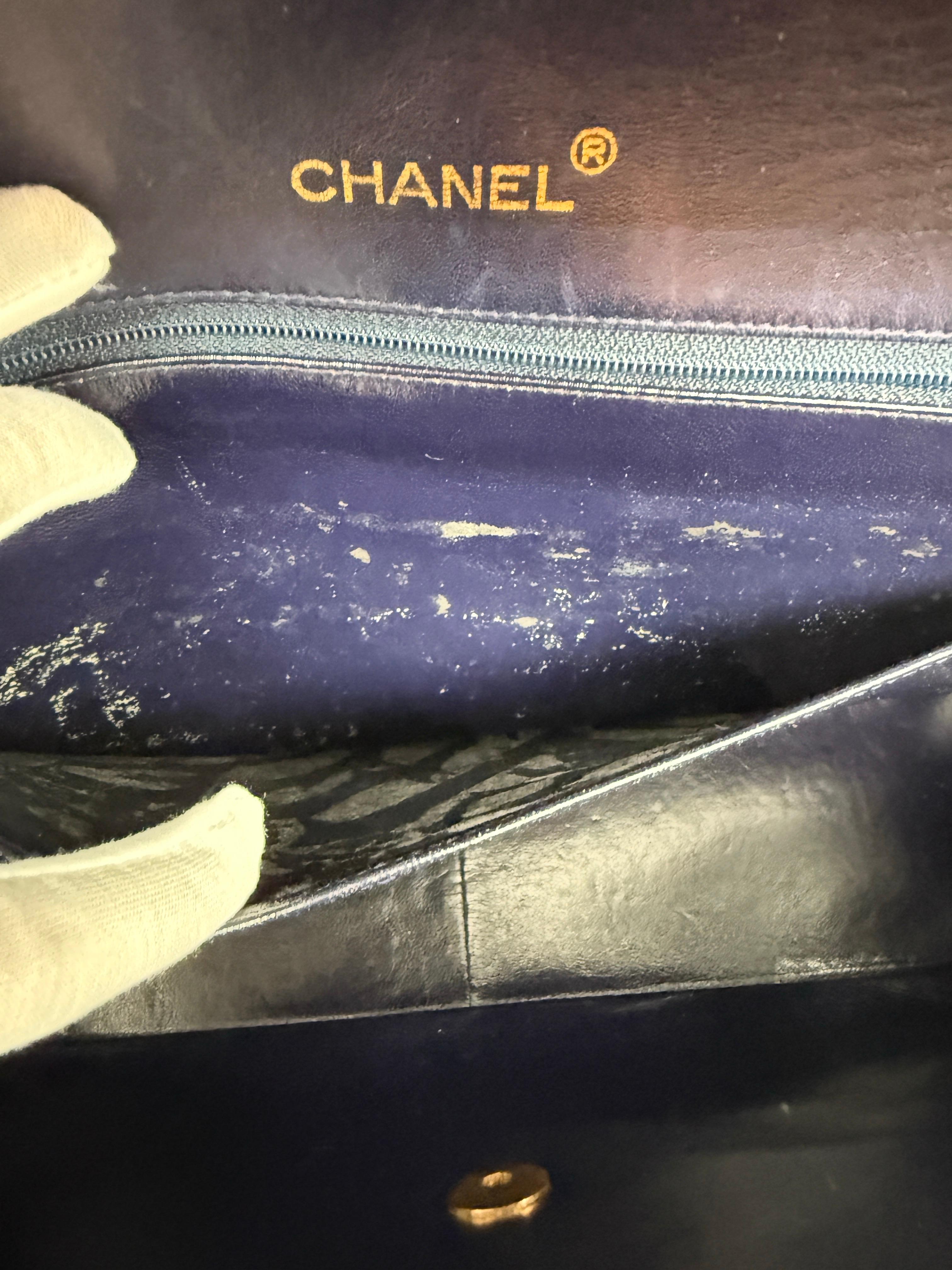 Chanel Vintage Navy Lammfell Maxi Flap Tasche im Angebot 9