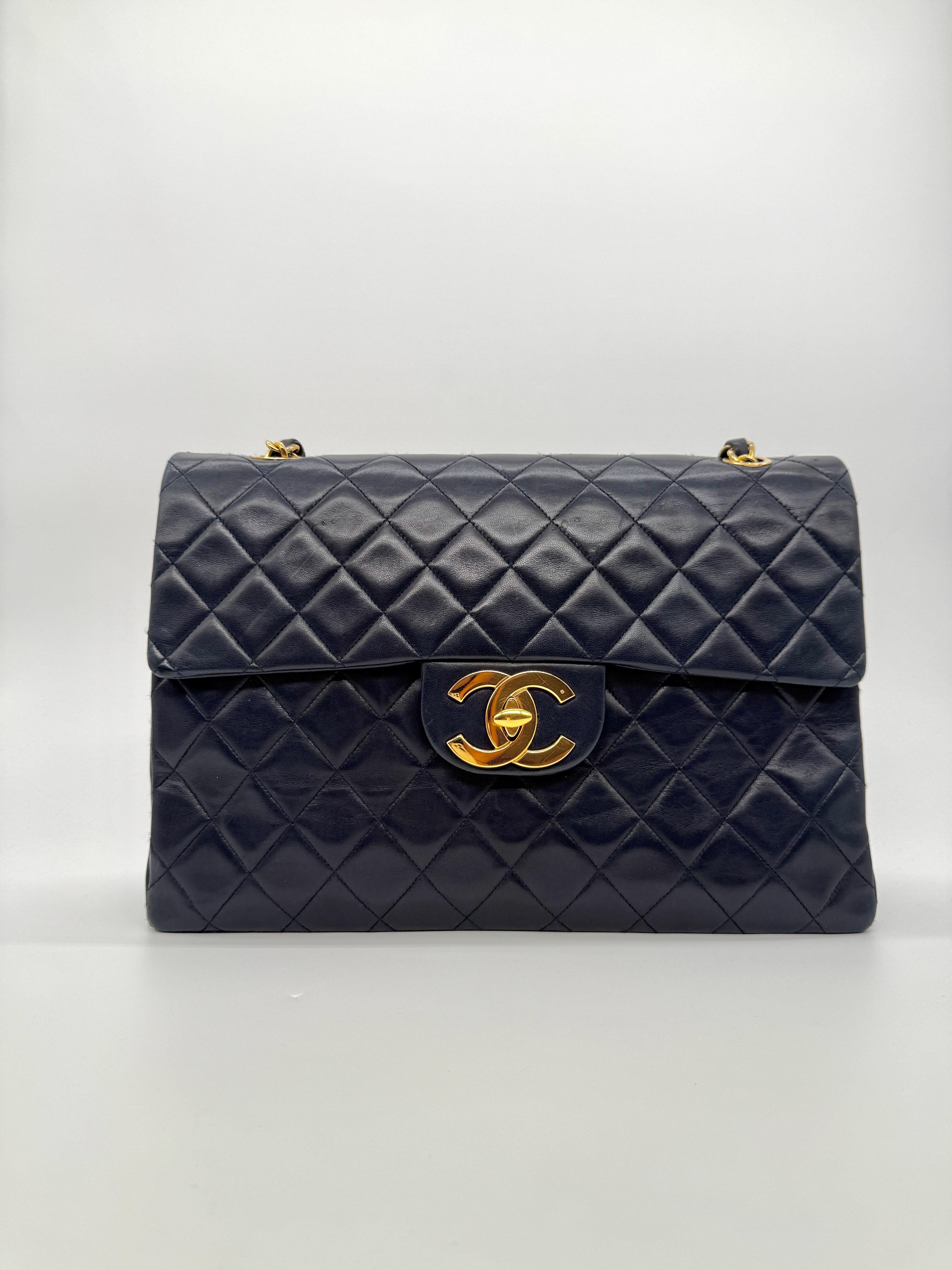 Chanel Vintage Navy Lammfell Maxi Flap Tasche im Angebot 13