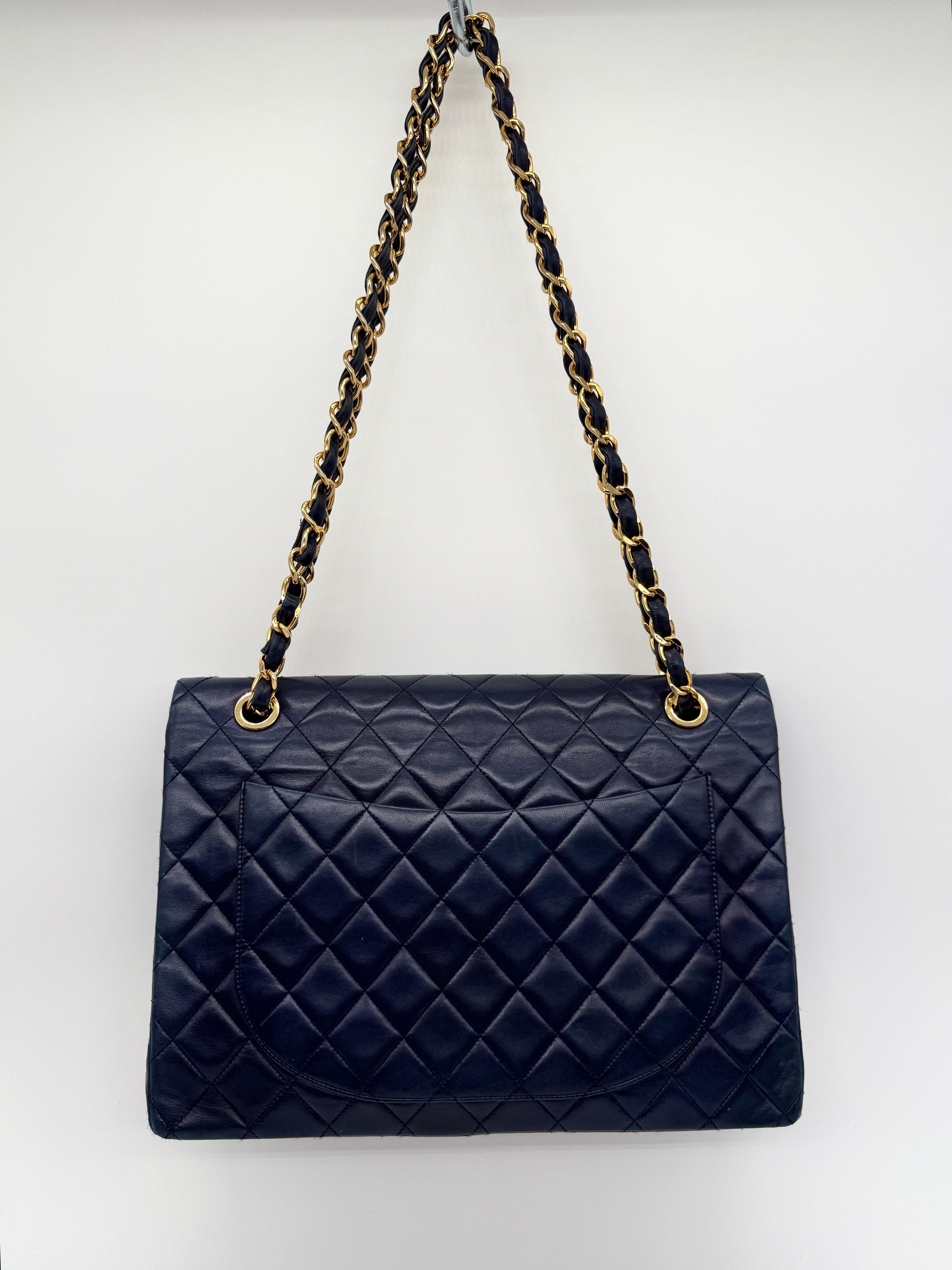 Chanel Vintage Navy Lammfell Maxi Flap Tasche im Angebot 15