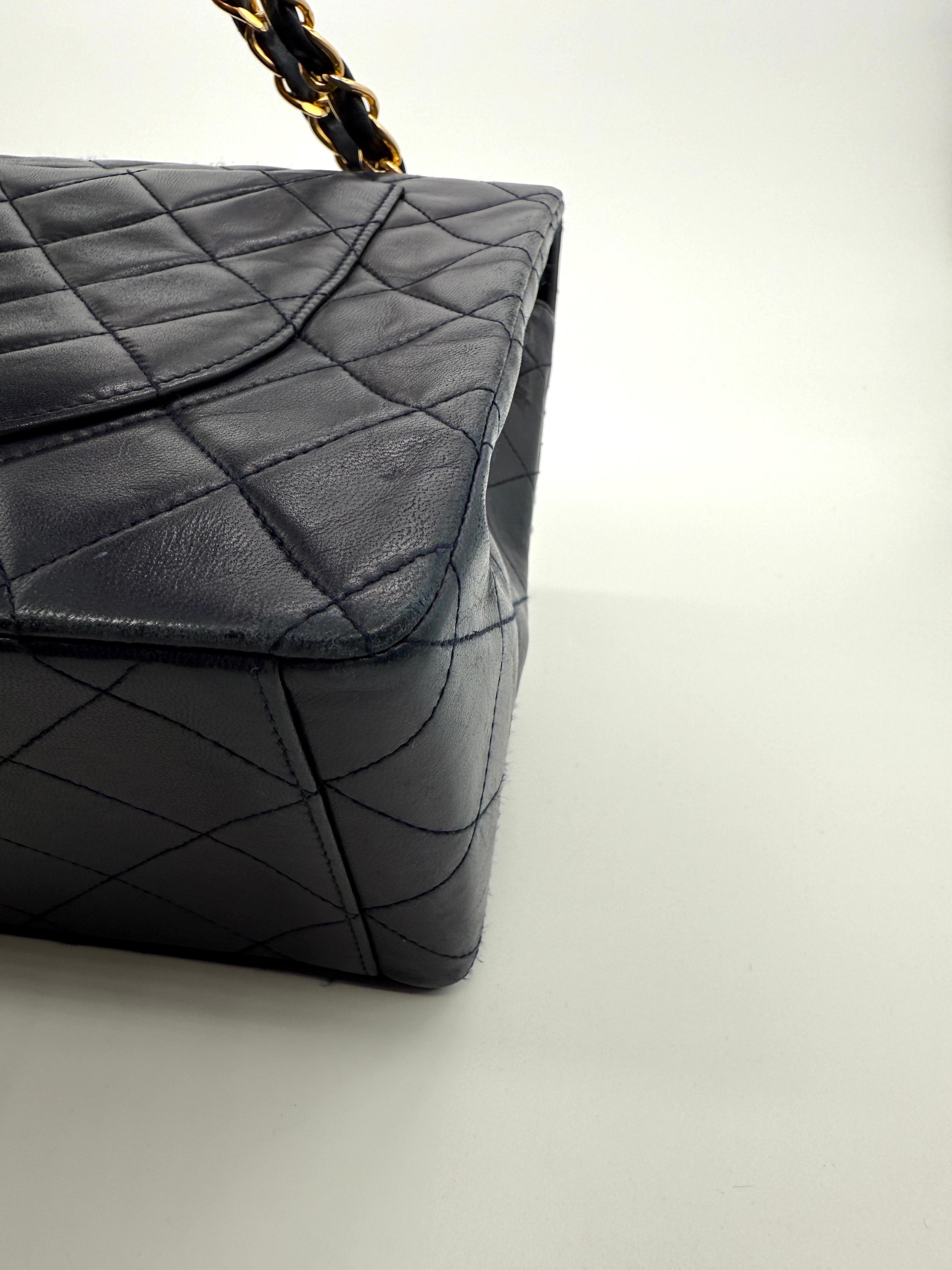 Chanel Vintage Navy Lammfell Maxi Flap Tasche im Zustand „Gut“ im Angebot in San Francisco, CA
