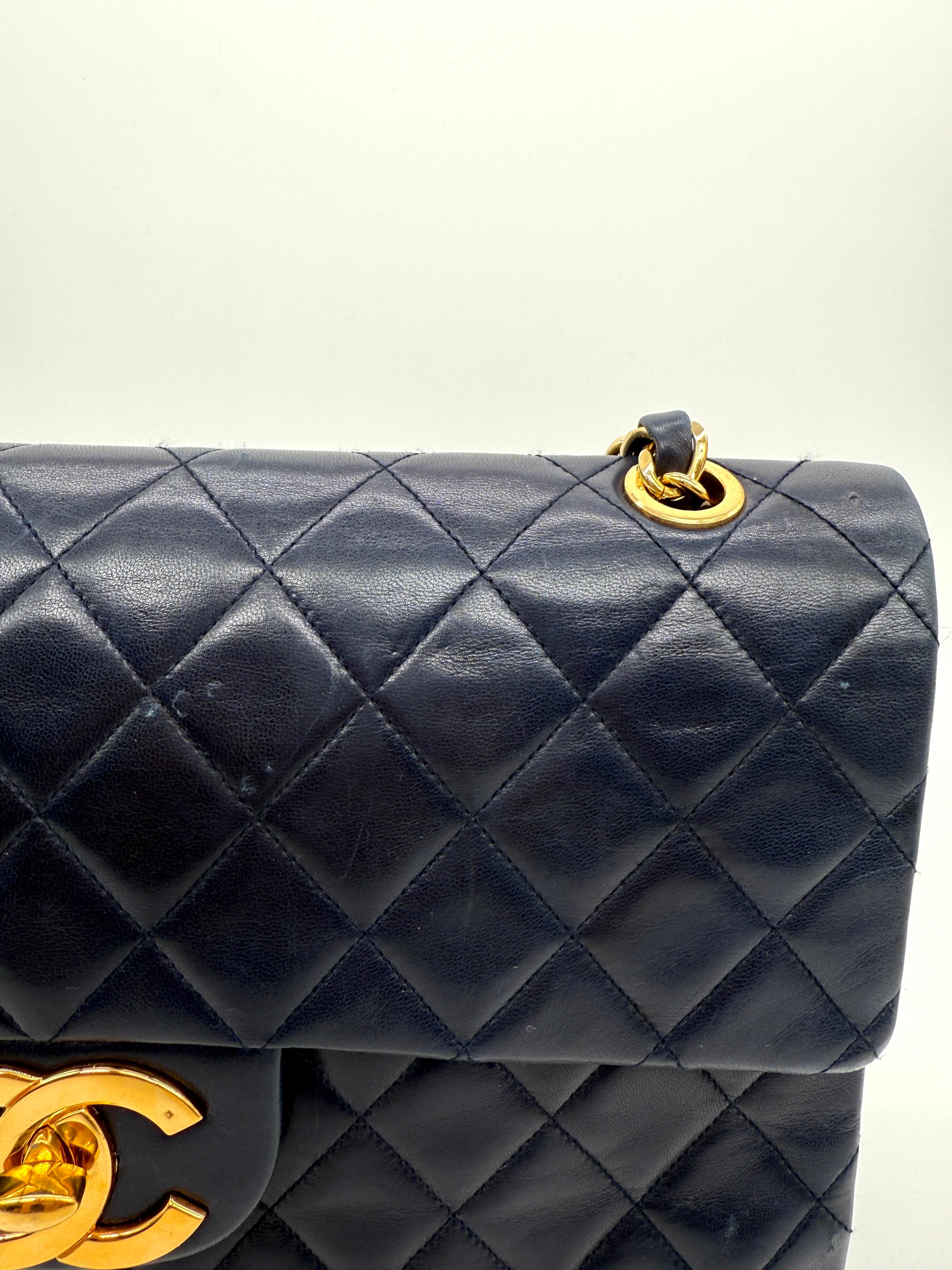 Chanel Vintage Navy Lammfell Maxi Flap Tasche im Angebot 3