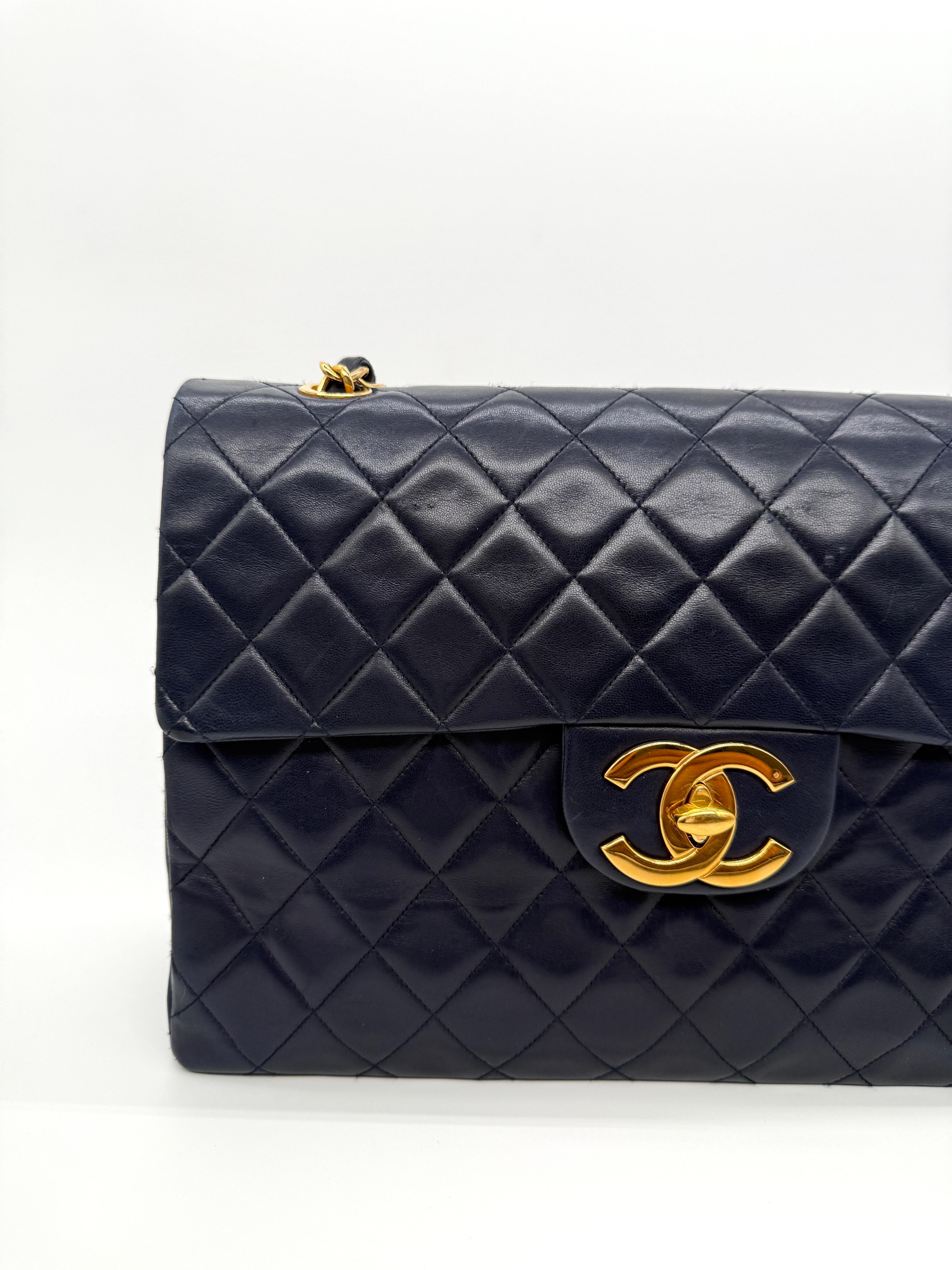 Chanel Vintage Navy Lammfell Maxi Flap Tasche im Angebot 4
