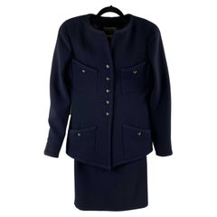 CHANEL Vintage Marineblauer Anzug CC mit Knöpfen Jacke / Rock Set 40 US 8