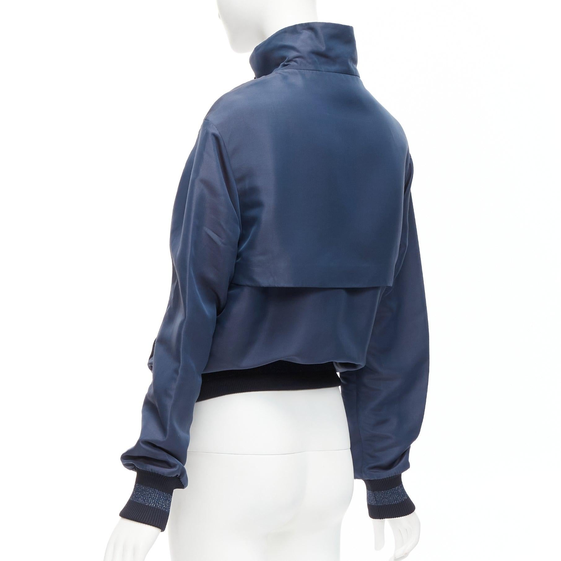 CHANEL Bomber vintage bleu marine en soie avec logo CC et fermeture éclair FR34 XS en vente 3