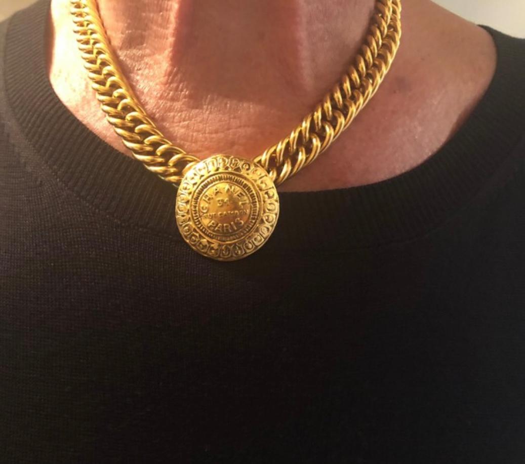Retro Chanel Vintage Necklace gold chain Medaillon 