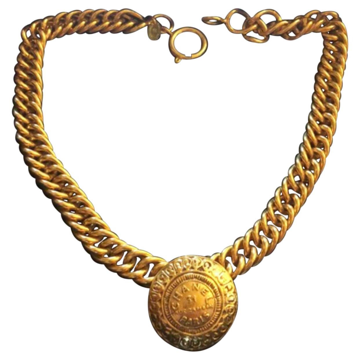 Chanel Vintage Necklace gold chain Medaillon 31 rue Cambon Paris