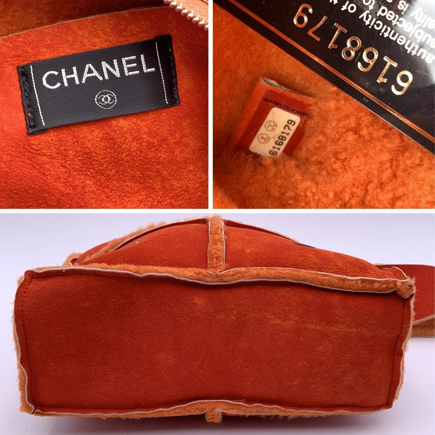 Chanel Vintage Orange Sheepskin Suede Logos Shoulder Bag In Excellent Condition In Rome, Rome