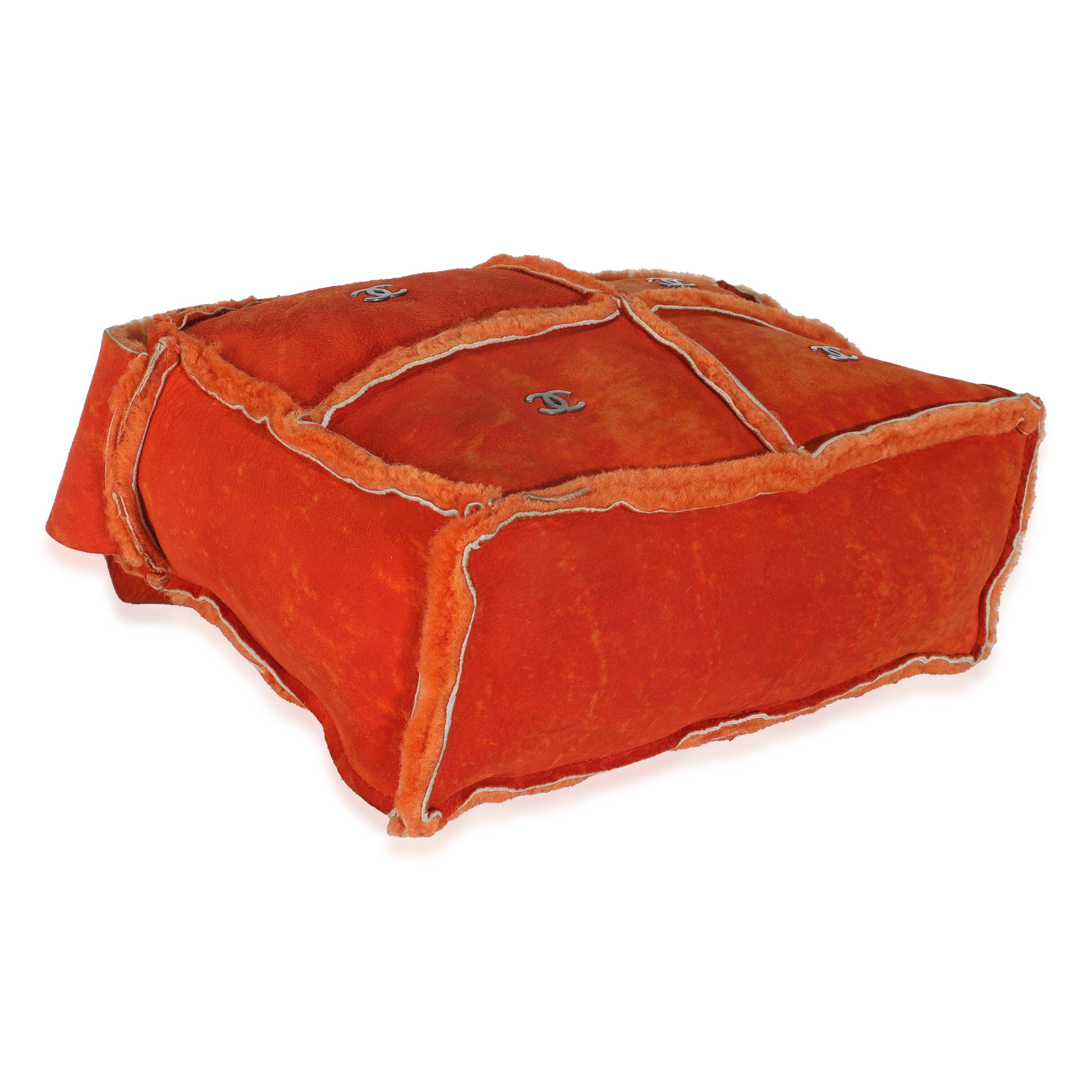 Chanel Vintage Orange Suede Shearling CC Logo Messenger For Sale 2