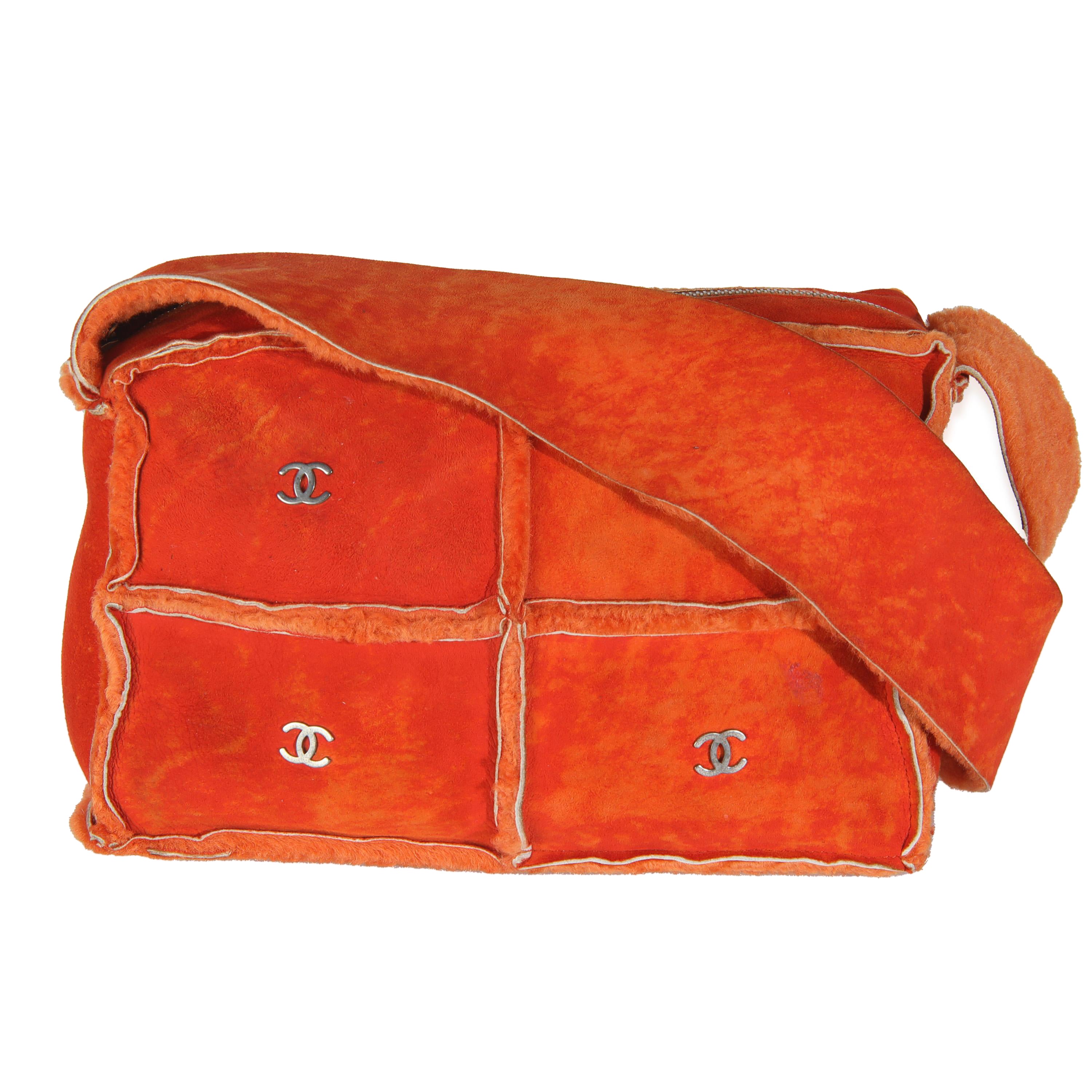Chanel Vintage Orange Wildleder Shearling CC Logo Messenger