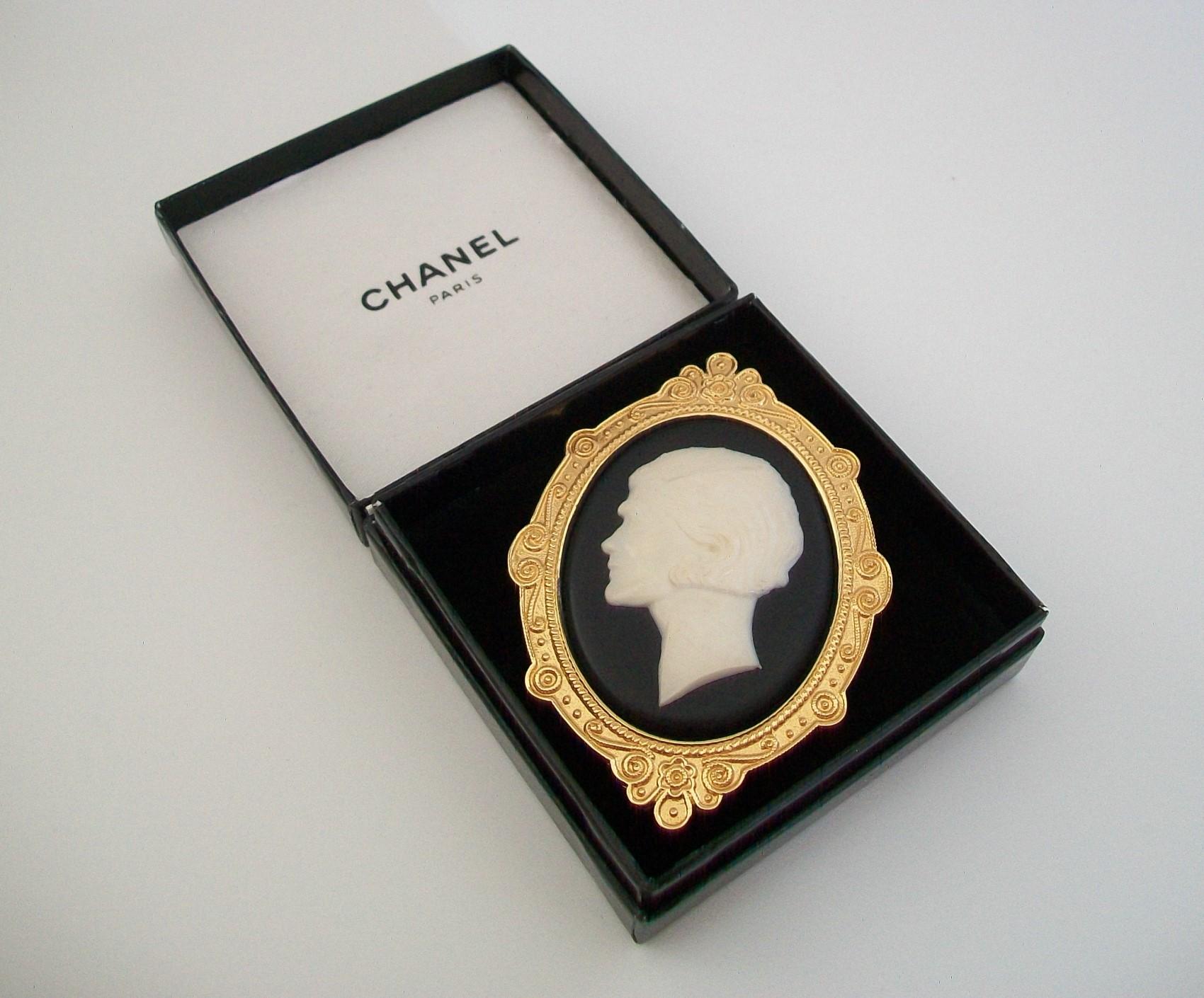 CHANEL - Vintage Over-sized 'Coco' Cameo Brooch - France - Circa 1980's For Sale 7