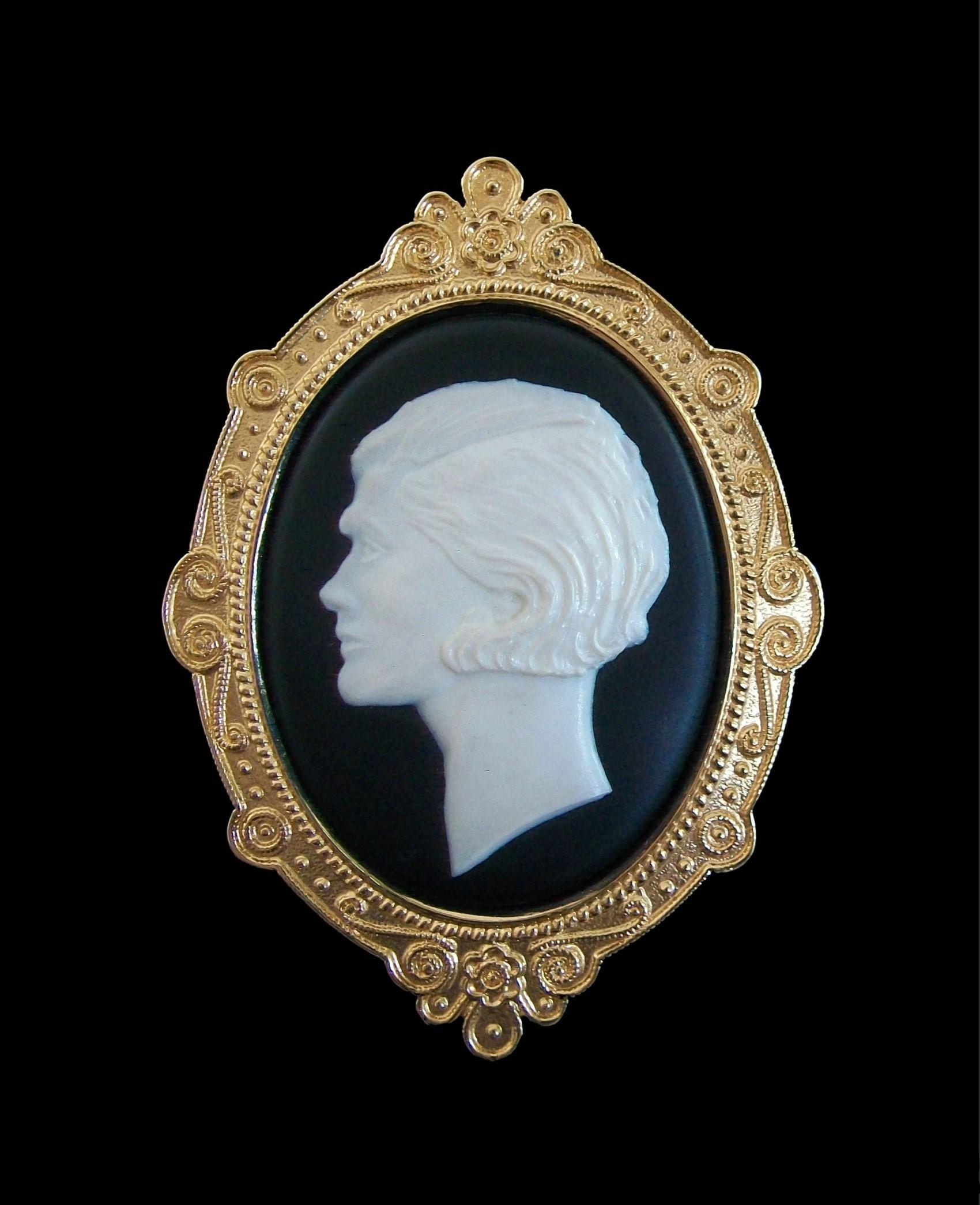 CHANEL - Vintage over-sized 'Coco' cameo brooch - refined and elegant - featuring an inset black and white resin cameo surrounded by an articulated gold metal frame - original pin verso - signed on the back - comes with the original velvet and satin