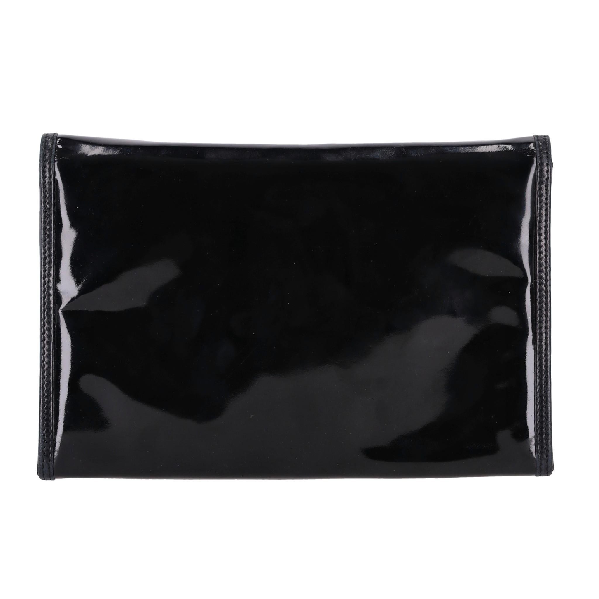 Chanel Vintage Umhängetasche aus Lackleder mit 'CC' Logo Damen