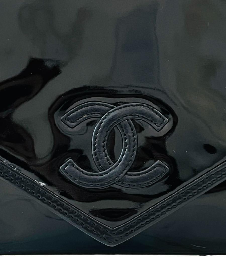 Chanel Vintage Patent Leather 'CC' Logo Crossbody Bag For Sale 3
