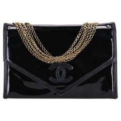 Chanel Vintage Umhängetasche aus Lackleder mit 'CC' Logo