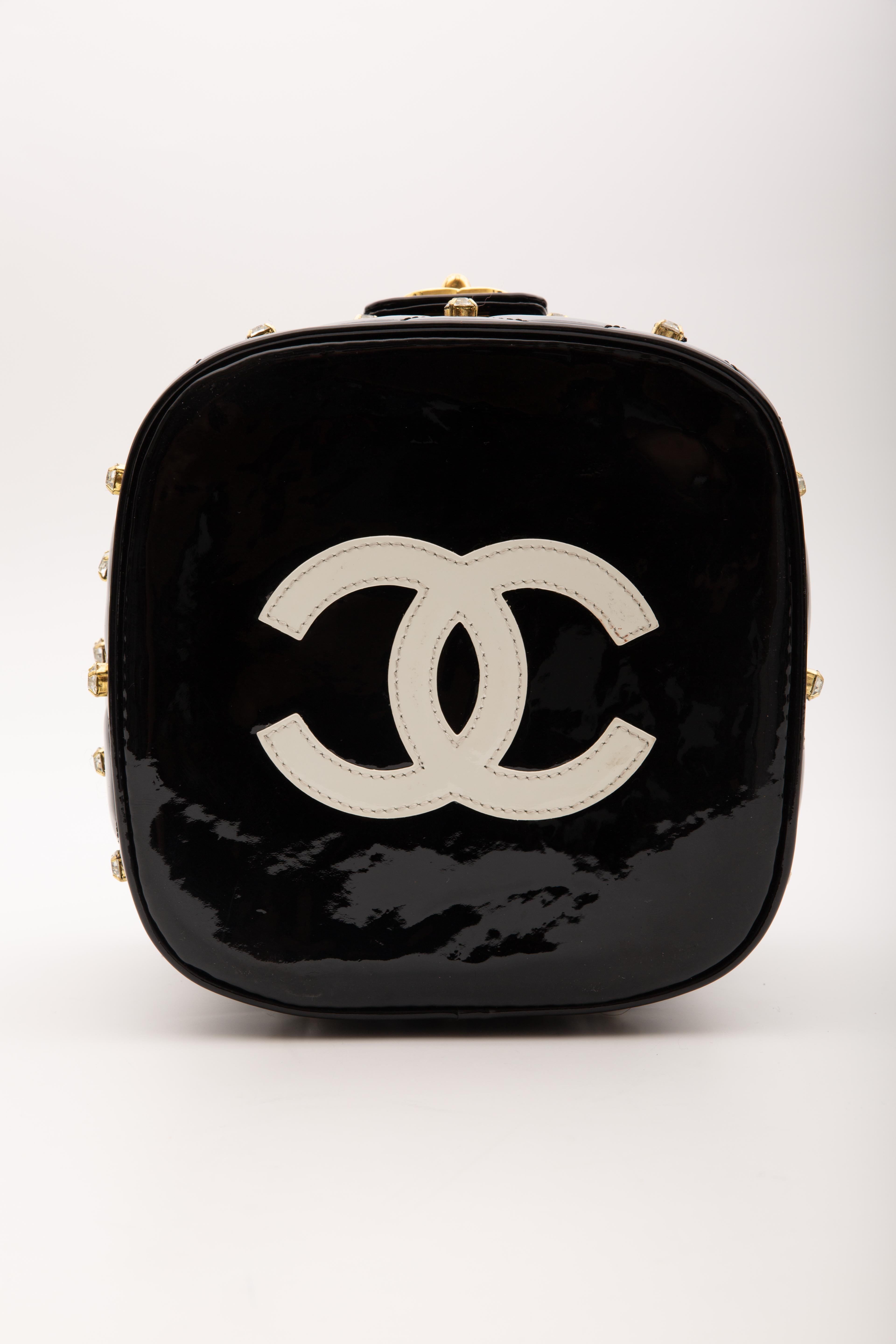 Women's or Men's Chanel Vintage Patent Leather Quilted Crystal CC Vanity Handbag (Circa 1991)